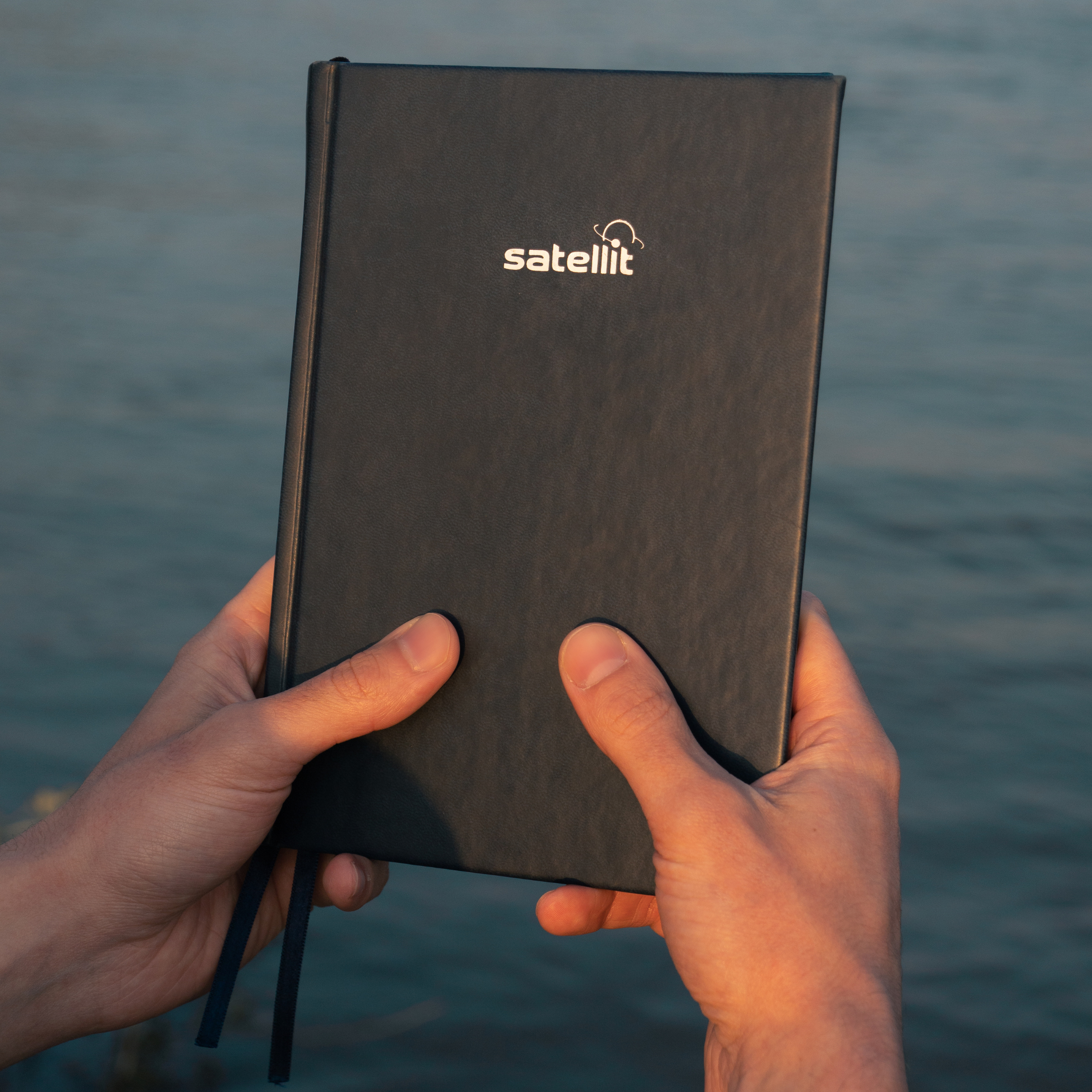 "Satellit" Journal, Blau