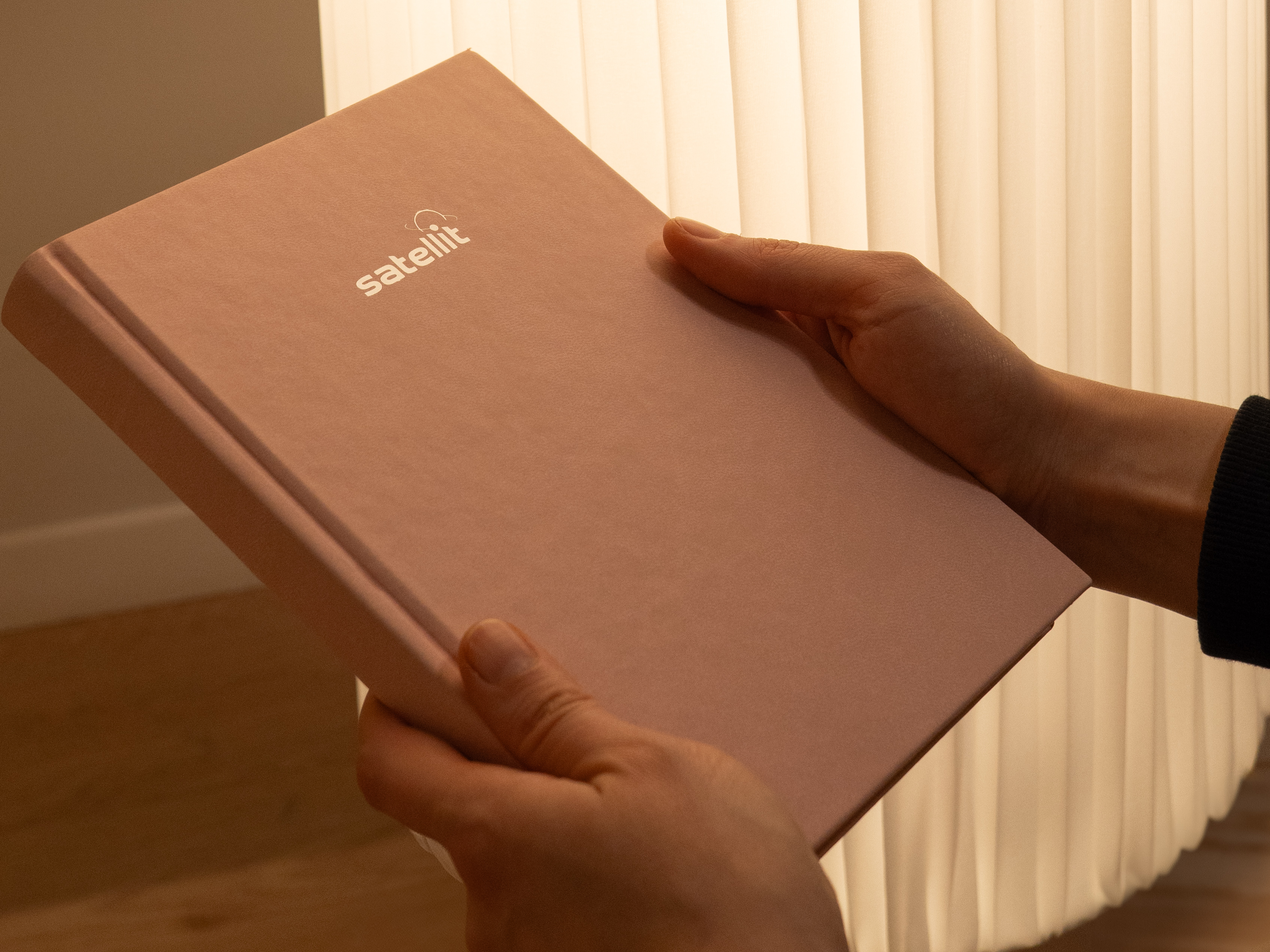 "Satellit" Journal, Rosa