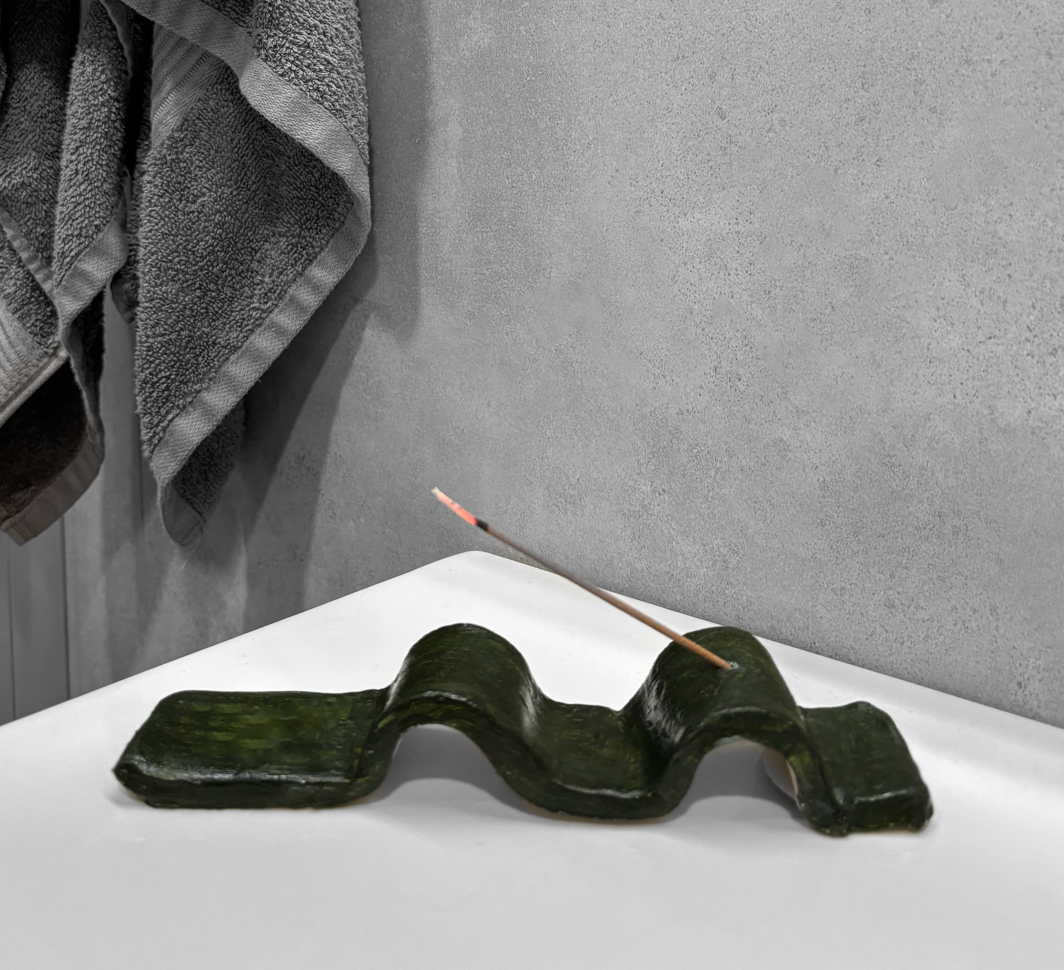 Ore džiūstančio molio ir lako, baltų dažų bei kempinėlės rinkinys