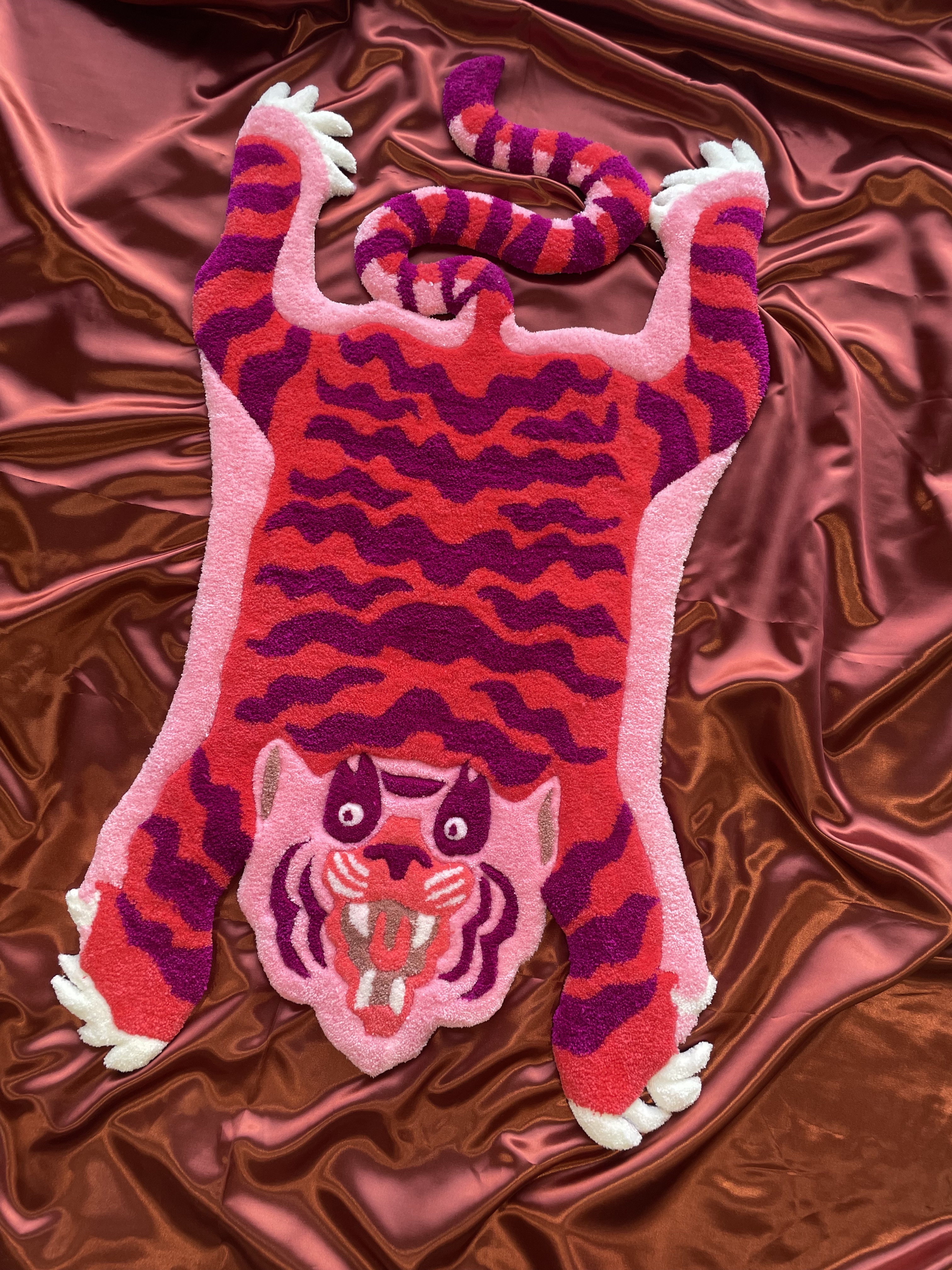 Tapis tigrou en camaieu