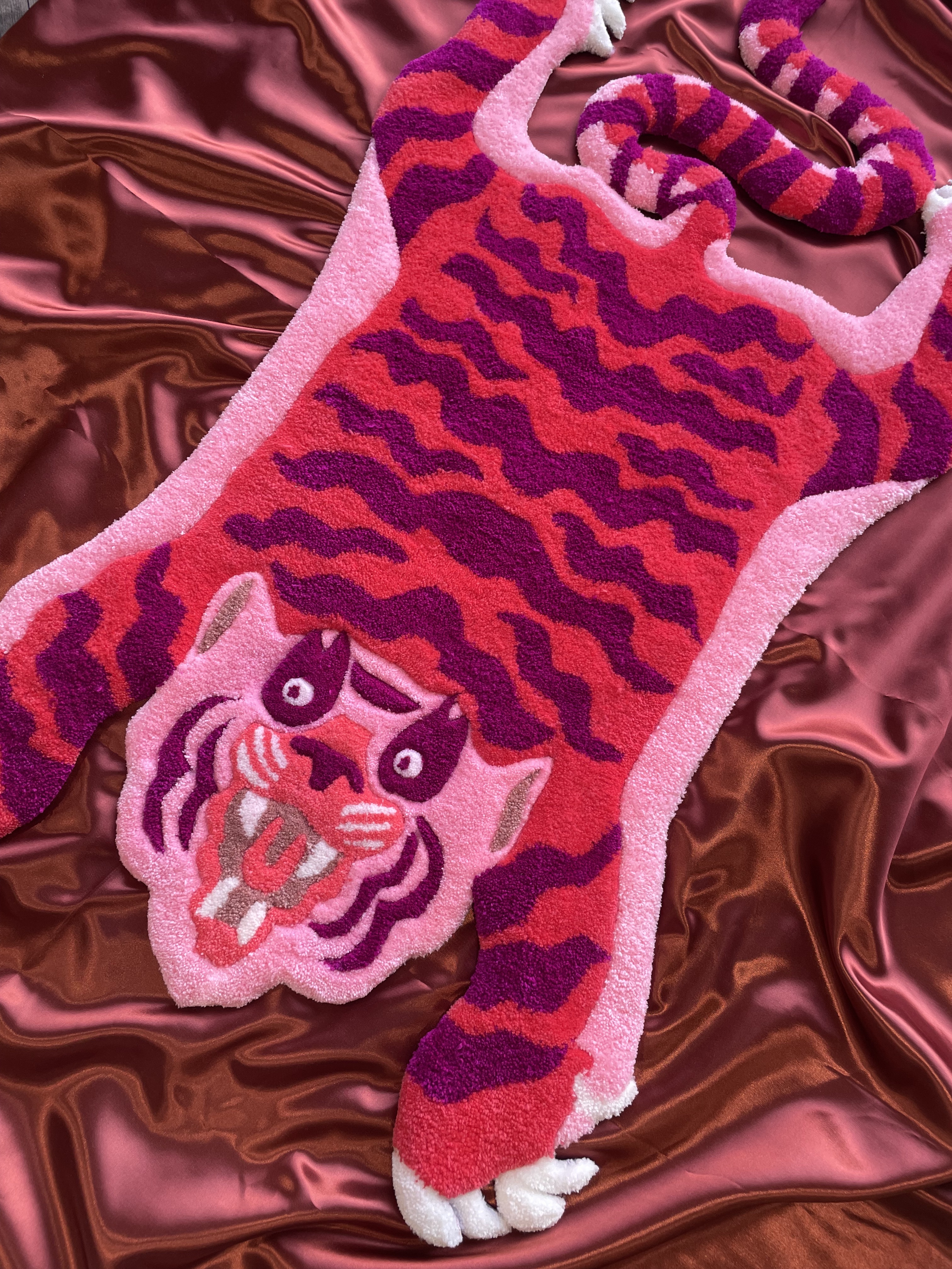 Tapis tigrou en camaieu 