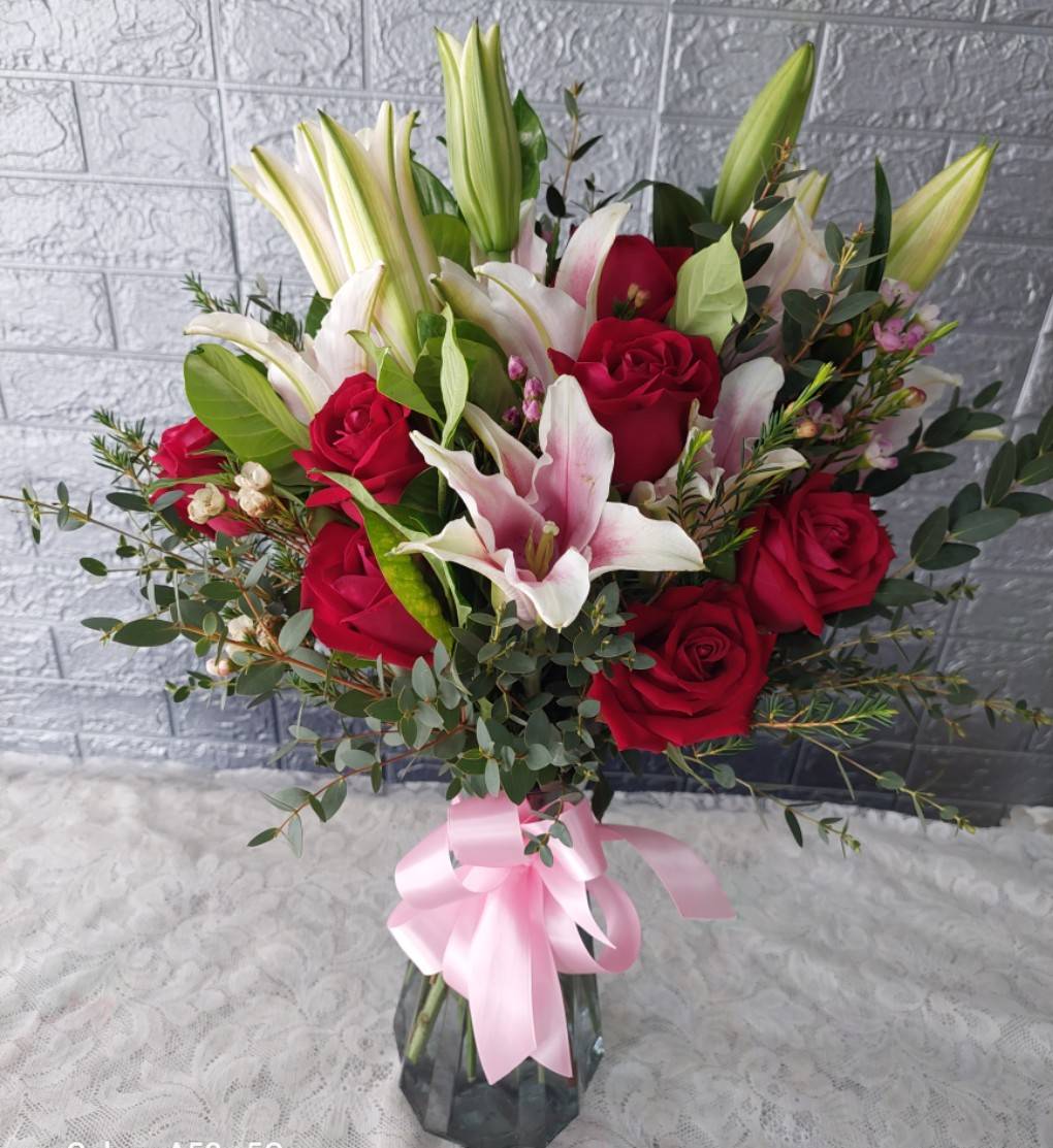 Elegant Bouquet of Red Roses and Lilies