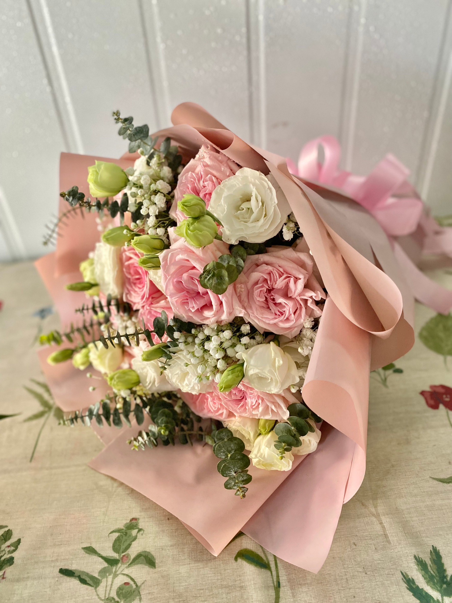 Elegant Bouquet of Mixed Roses