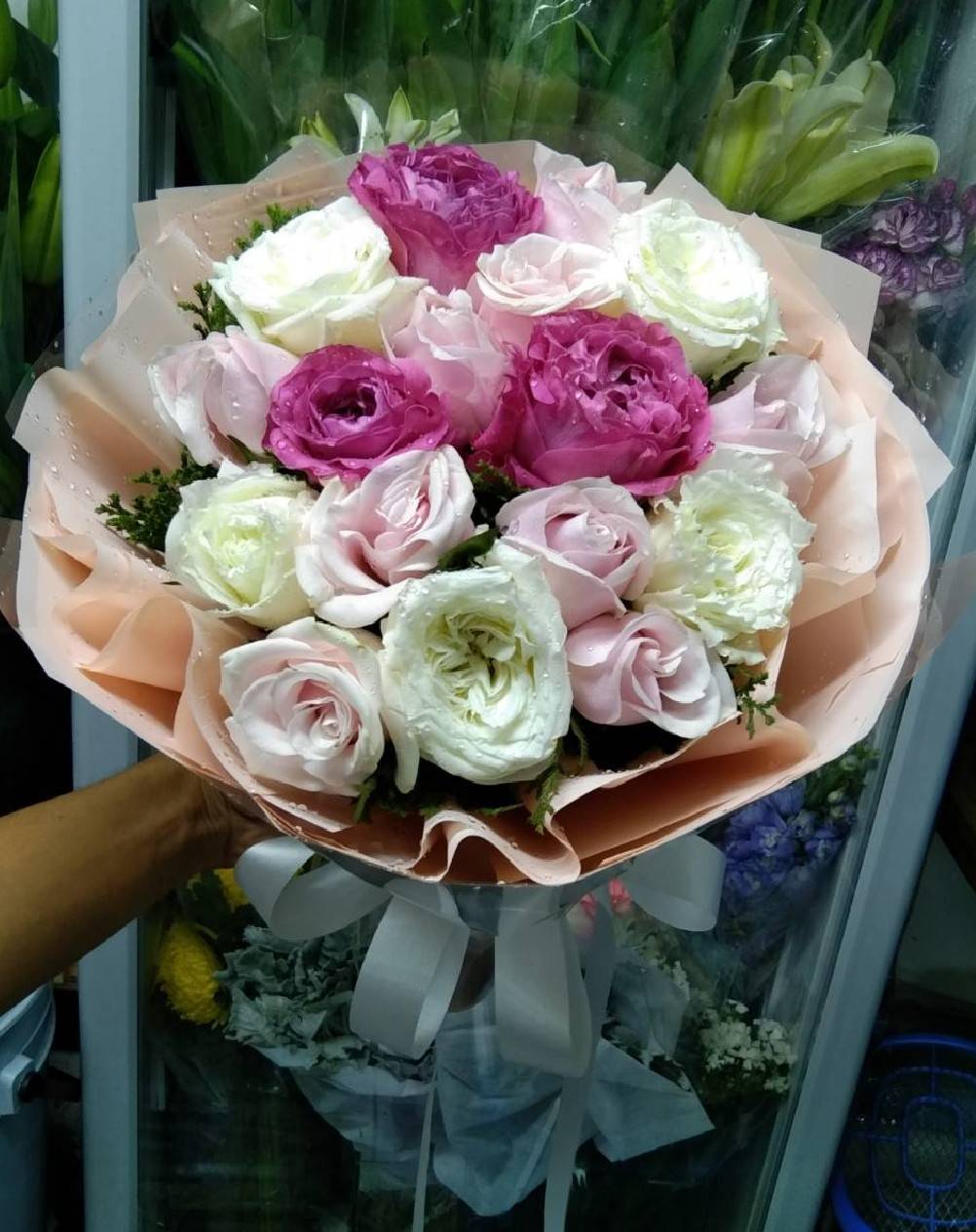 Elegant Mixed Rose Bouquet