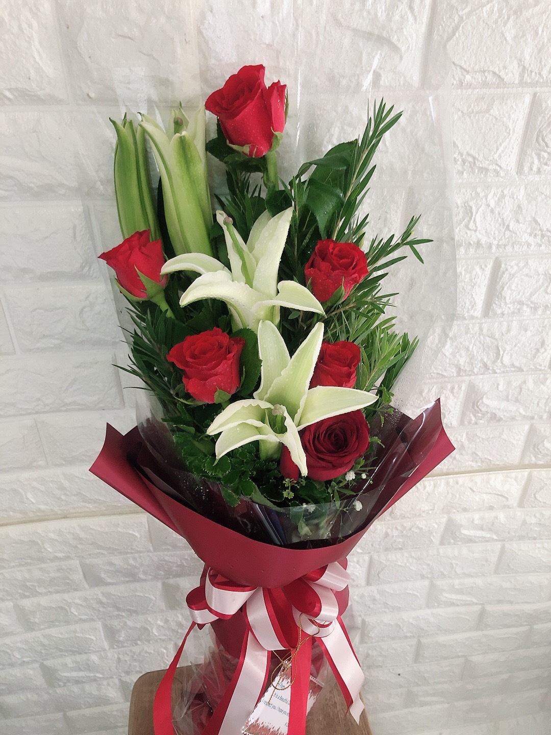 Elegant Bouquet of Roses and Lilies
