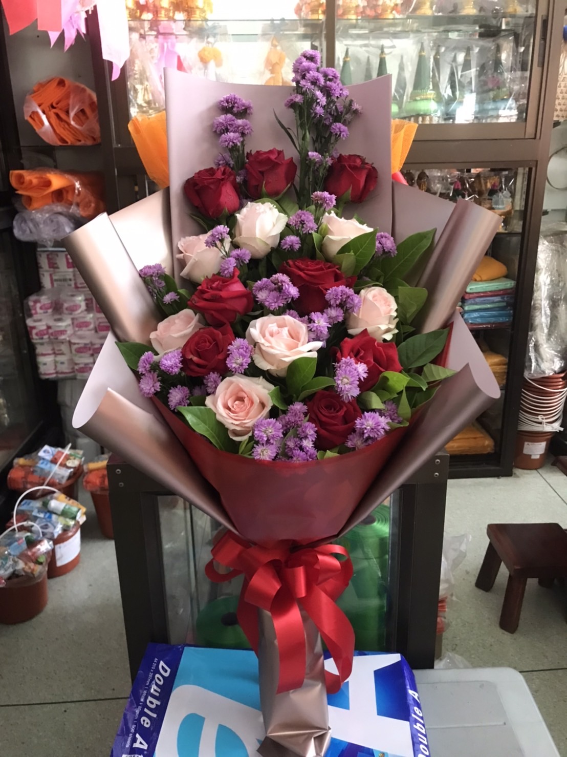 Elegant Affection: Crimson and Ivory Rose Arrangement