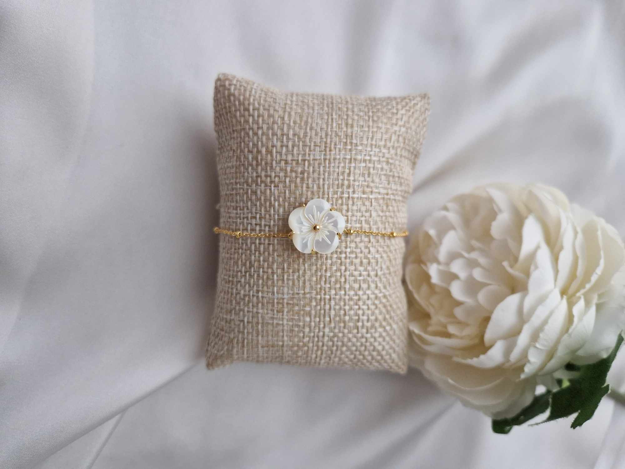 Armband mit Perlmutt Blüte