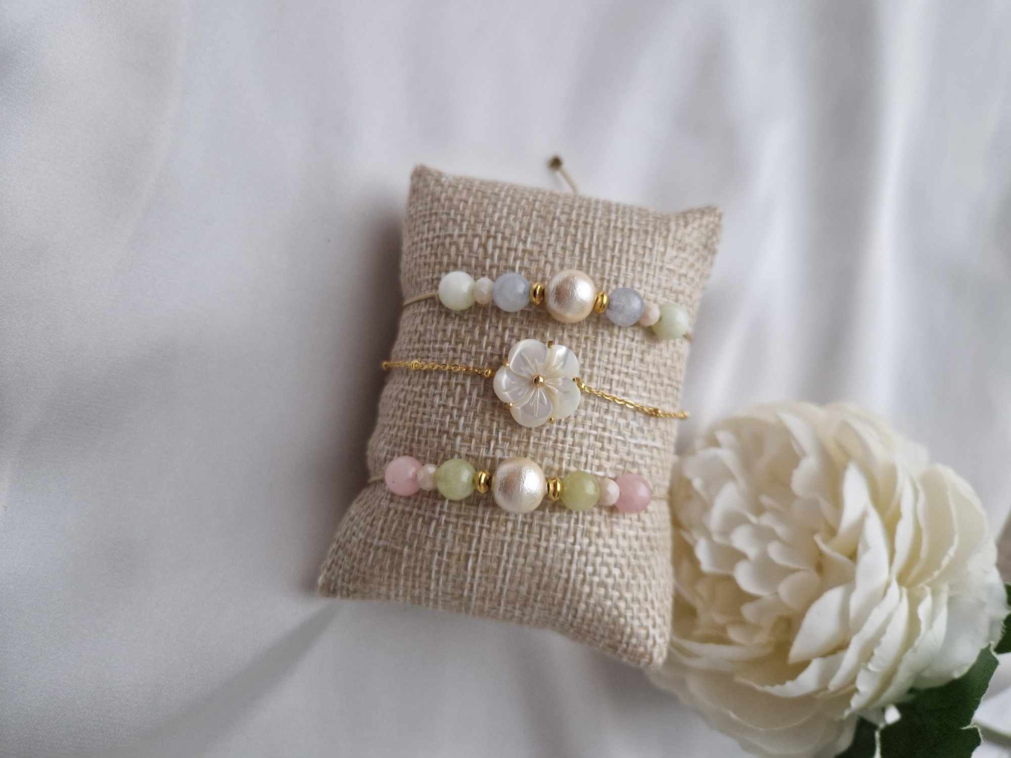 Armband mit Perlmutt Blüte