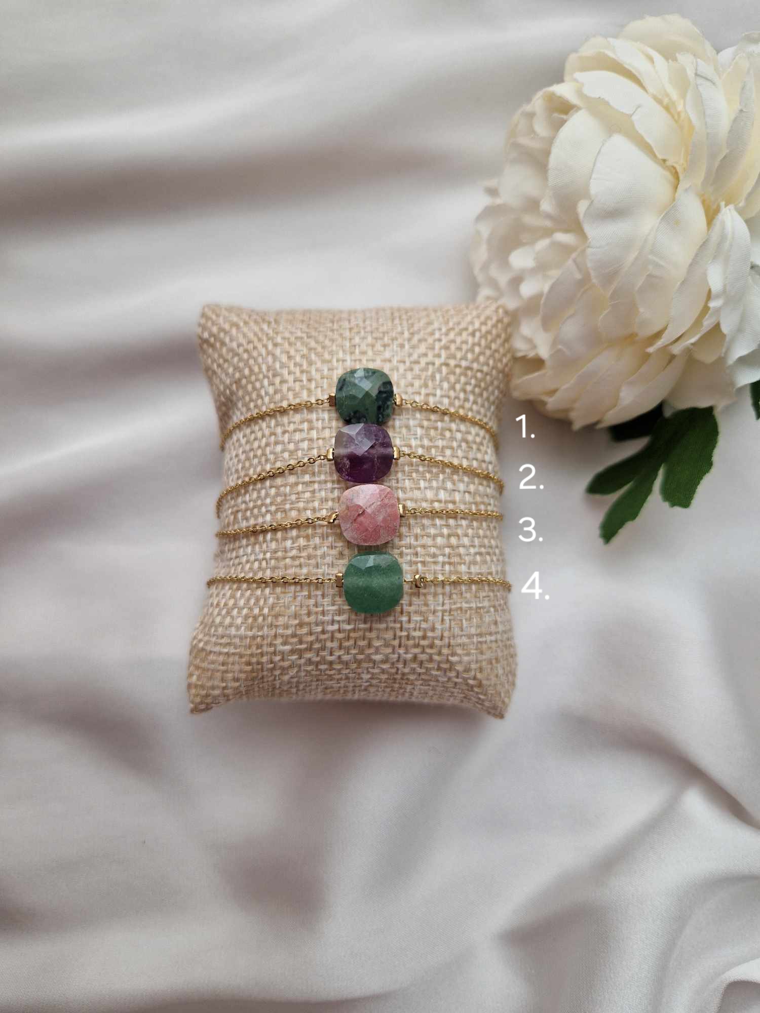 Armbänder mit Edelsteinen