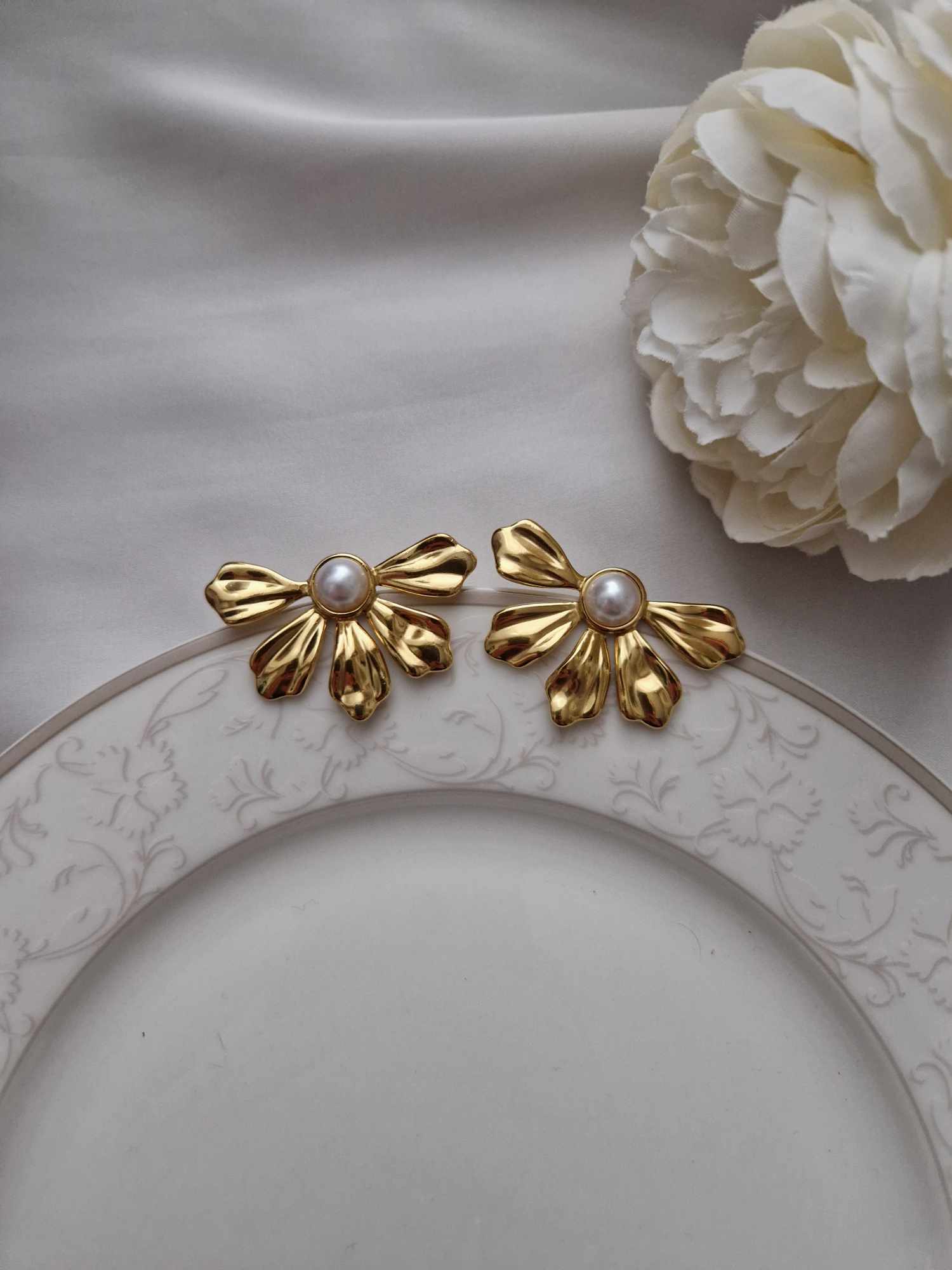 Ohrringe Modell golden flower