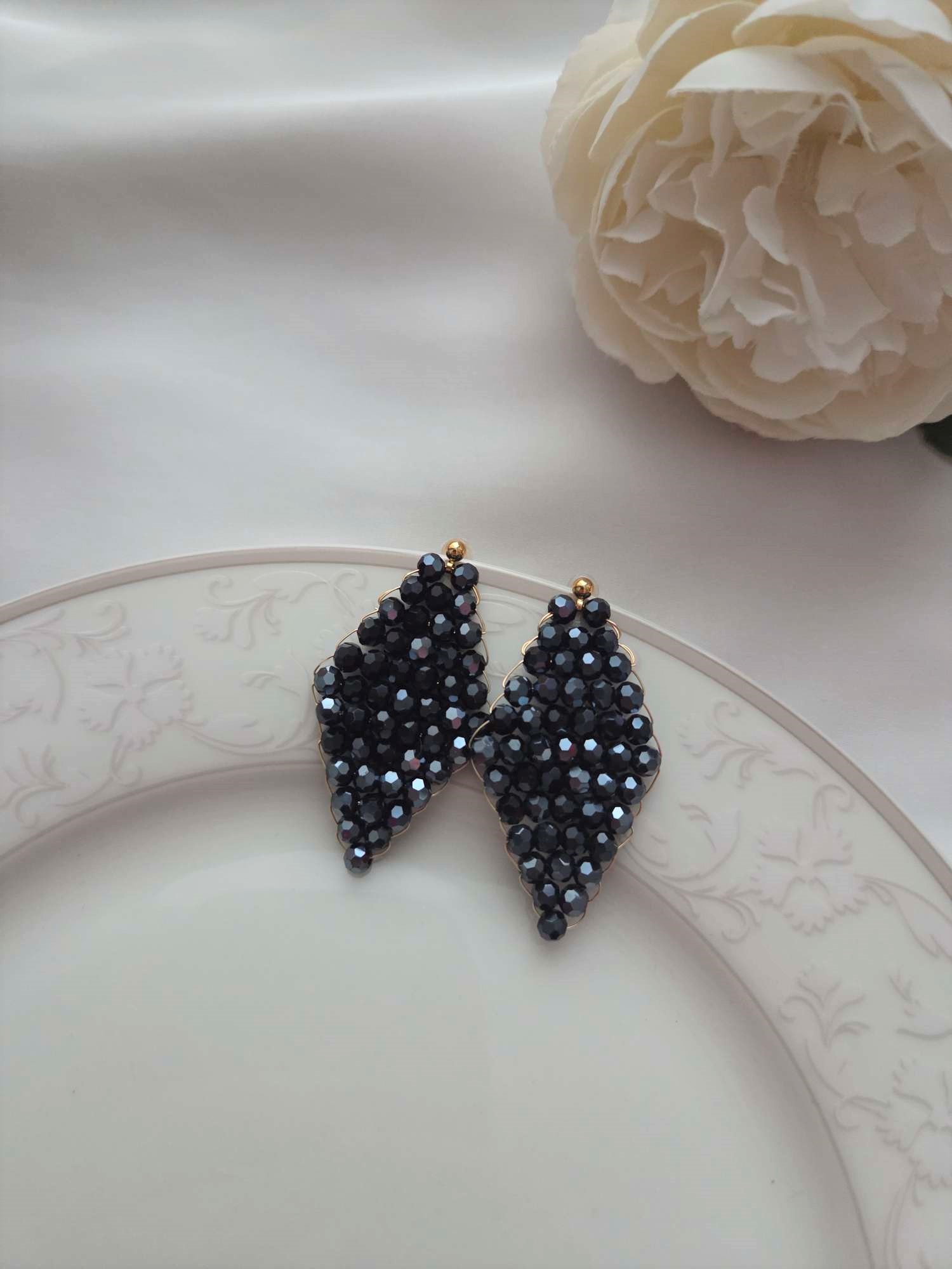 Besondere Ohrringe mit Kristallen