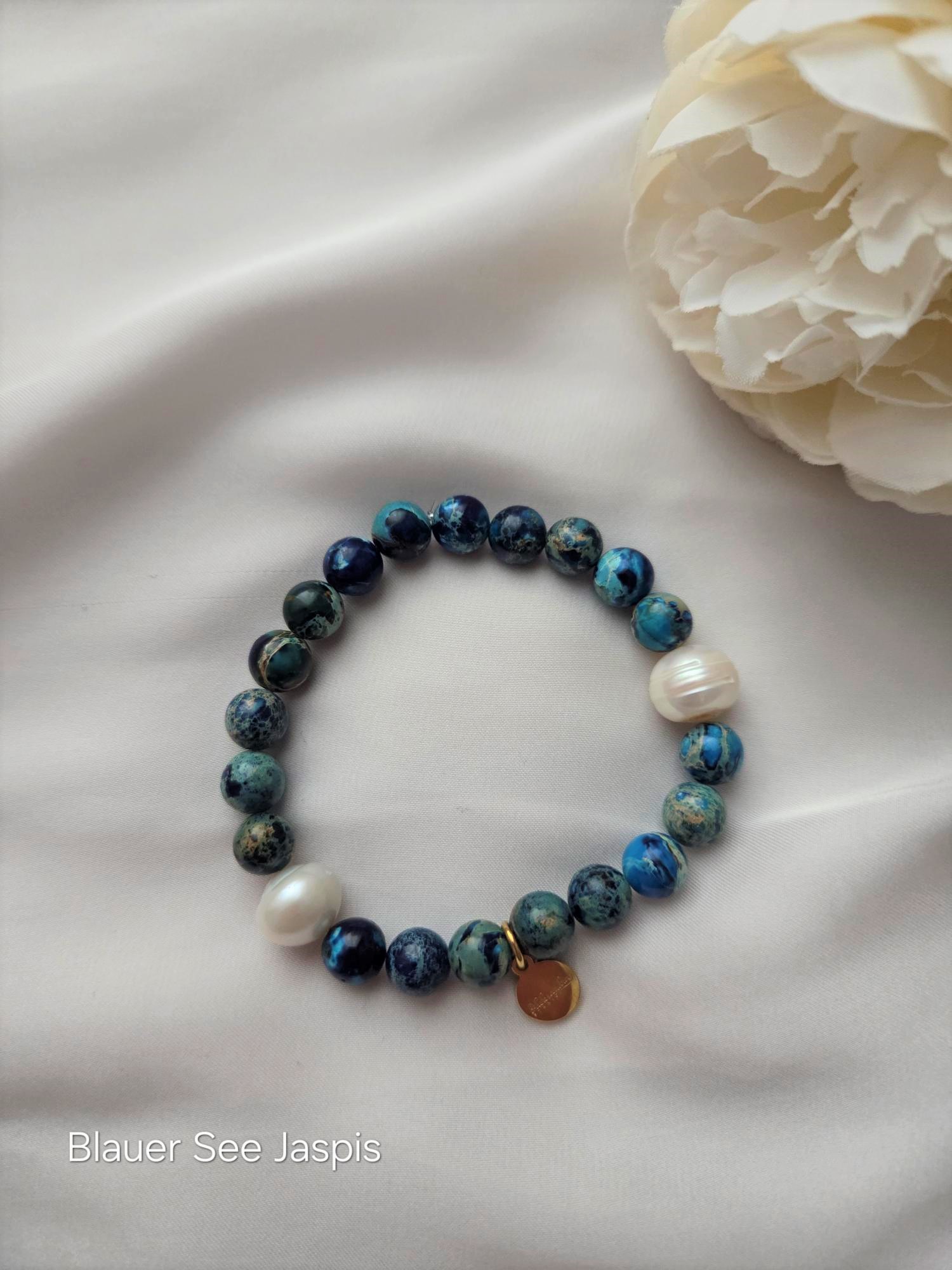 Armbänder mit Edelsteinen und Süßwasserperlen 