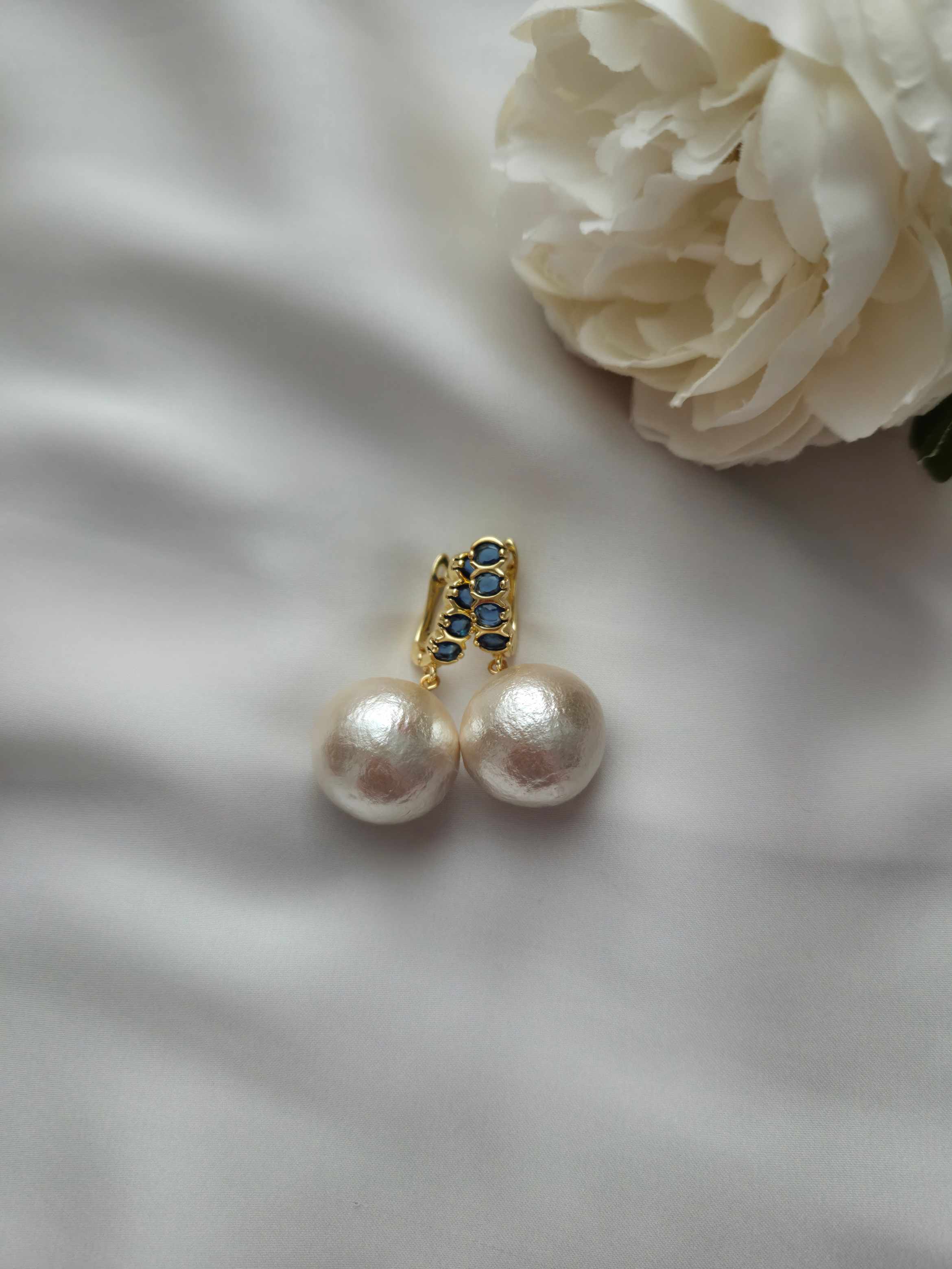 Besondere Ohrringe mit Cotton Pearl