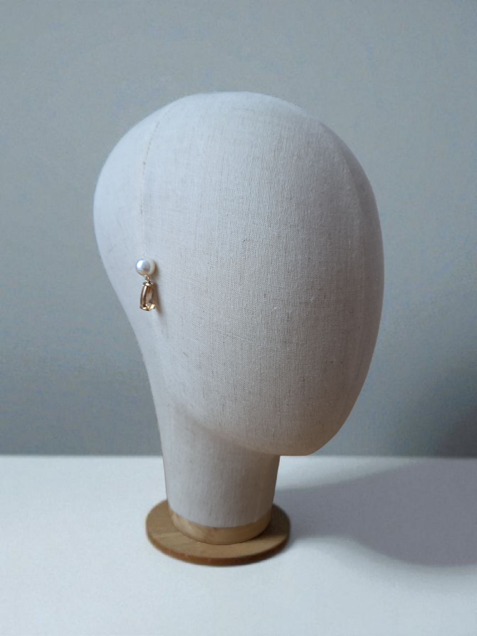 Besondere Ohrringe mit Perlenstecker 