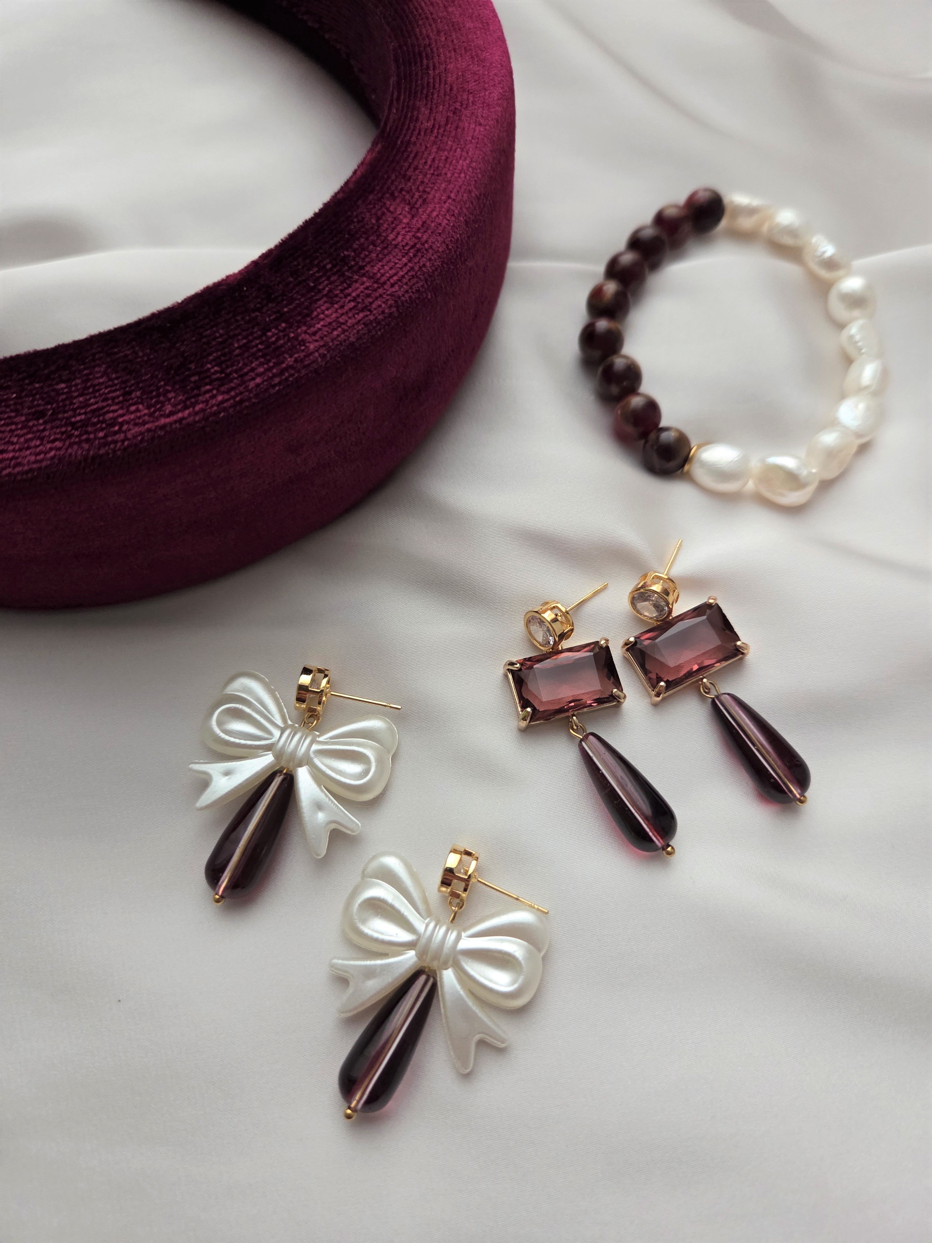 Besondere Ohrringe mit Glaselementen Modell Burgundy 