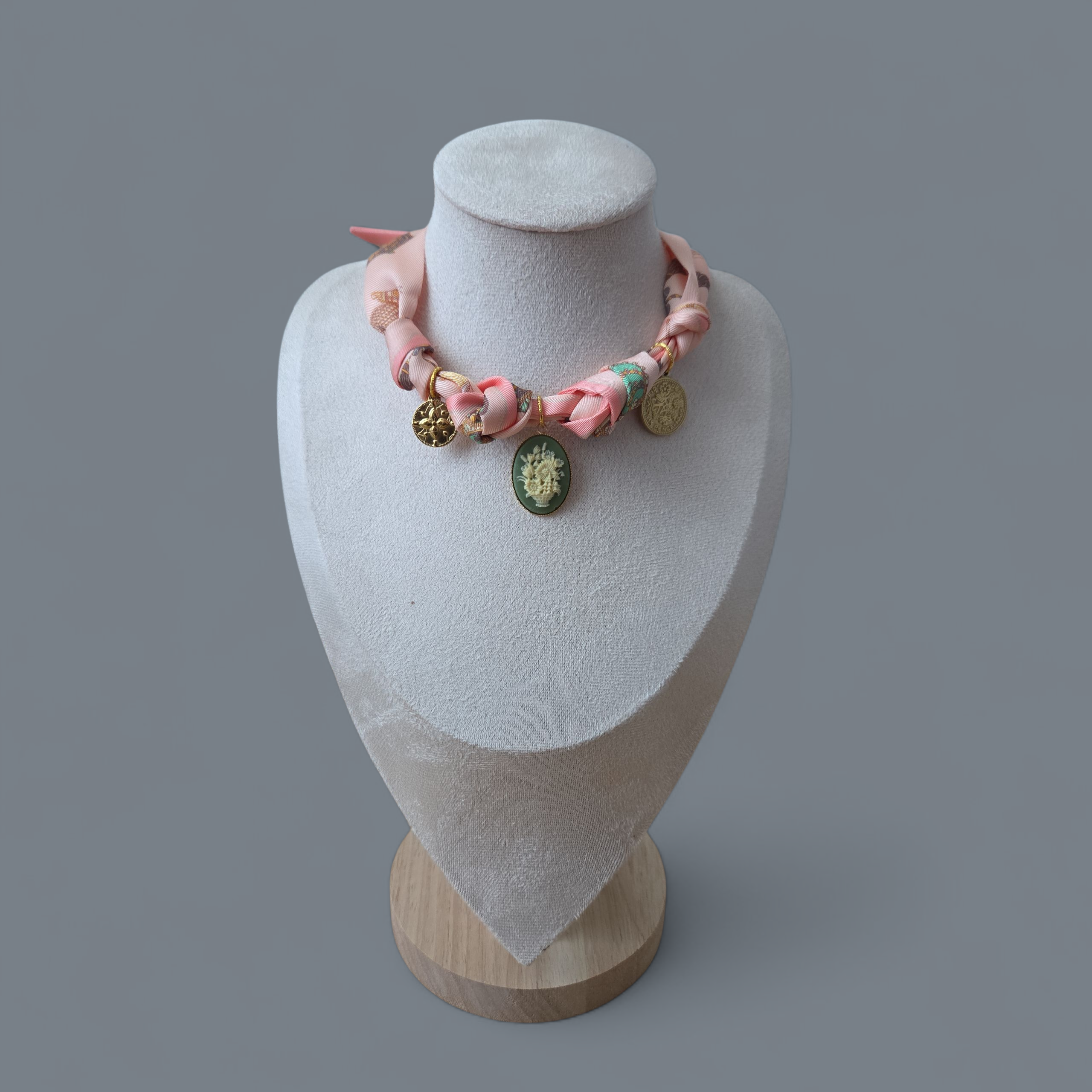 Halstuchkette Modell Iva Cameo Edition 