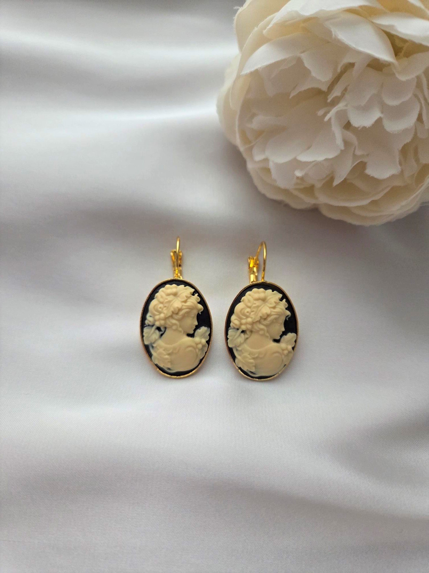 Ohrringe Modell Cameo de Madame Schwarz 