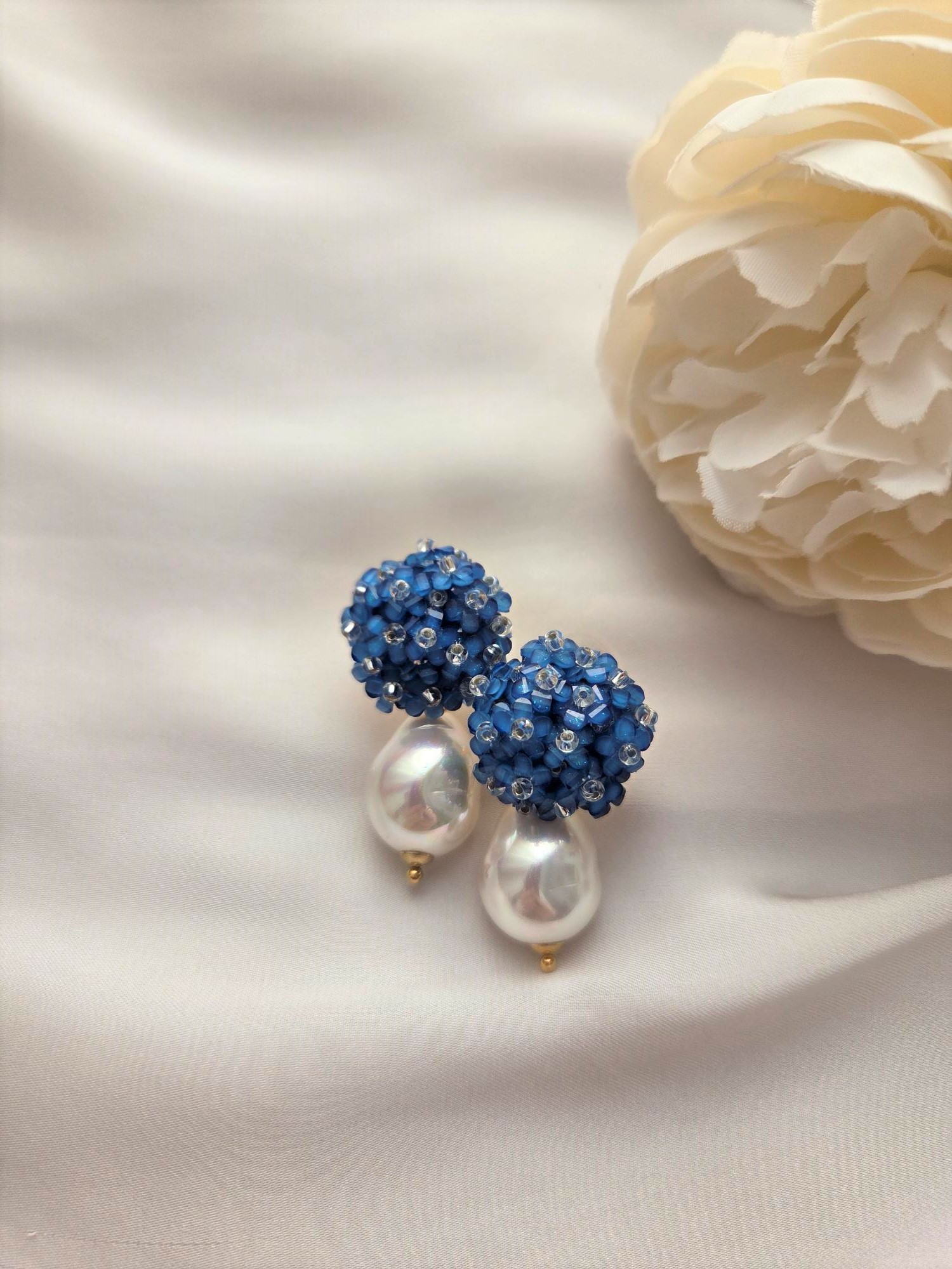 Ohrringe Modell Cotton Flower Drops