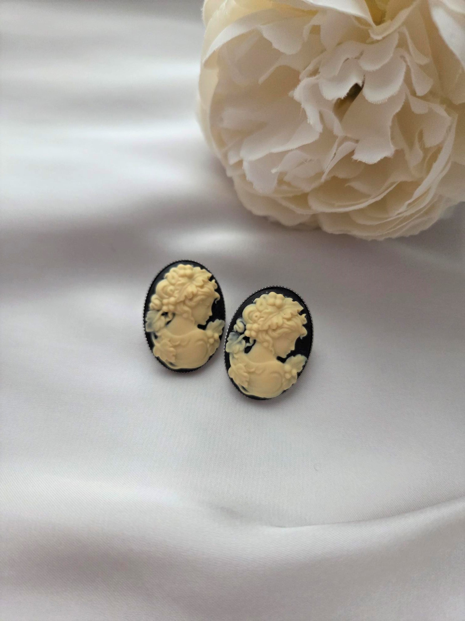 Ohrringe Modell Cameo de Madame Schwarz 