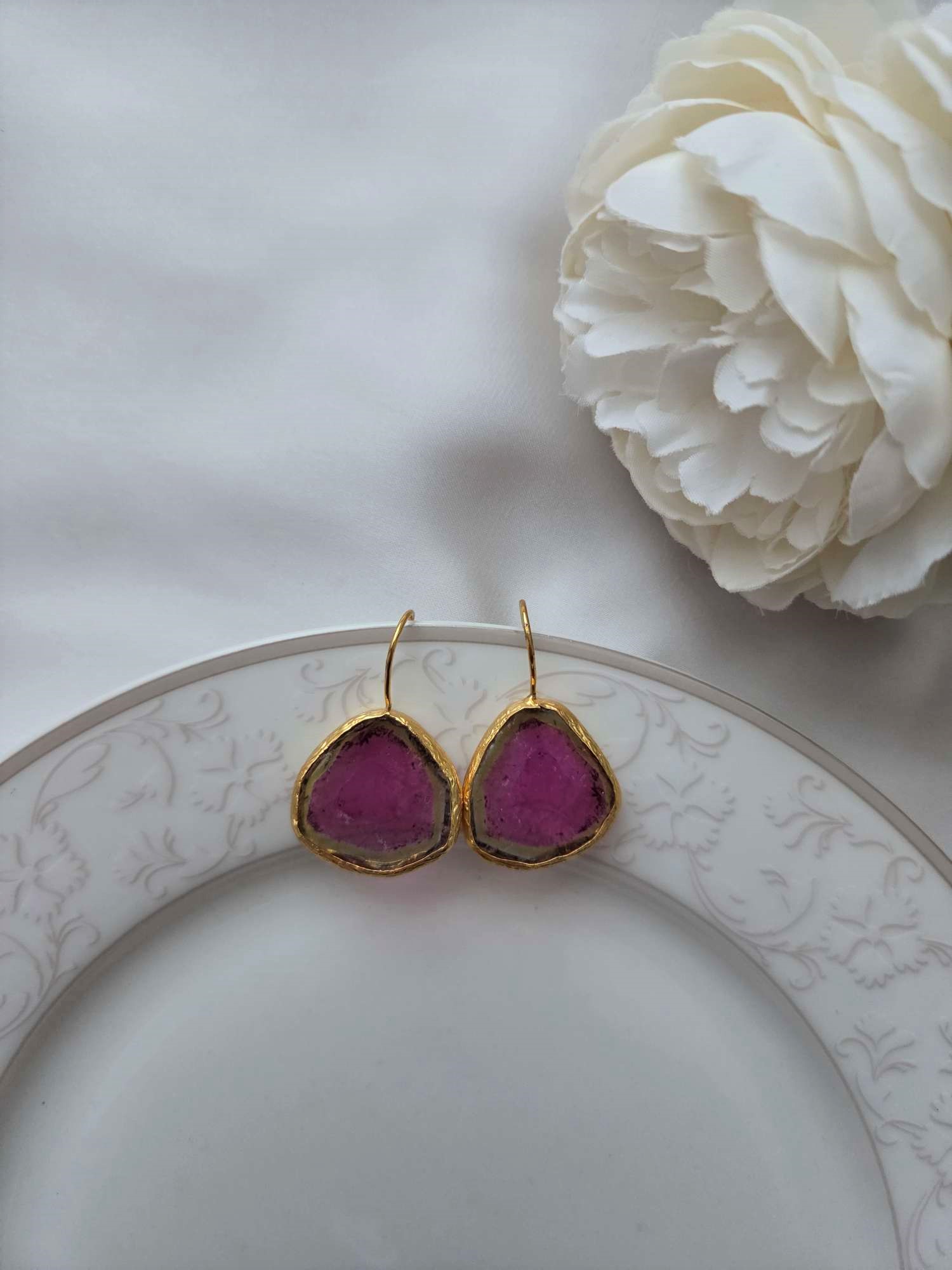 Besondere Ohrringe mit Aurora Quarz 