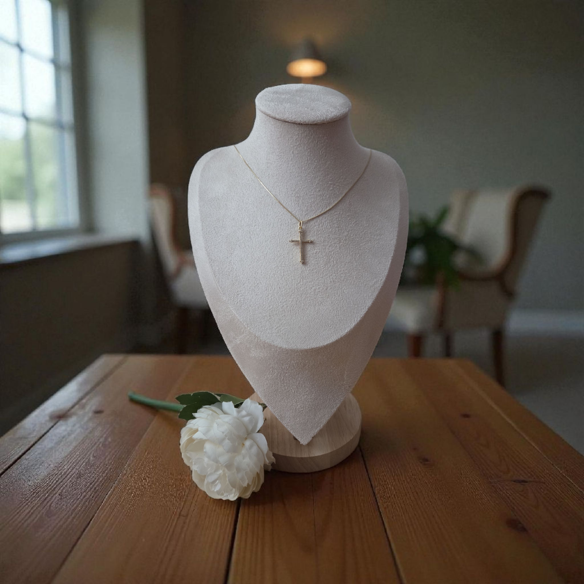 Zarte Halskette mit Kreuz Anhänger 