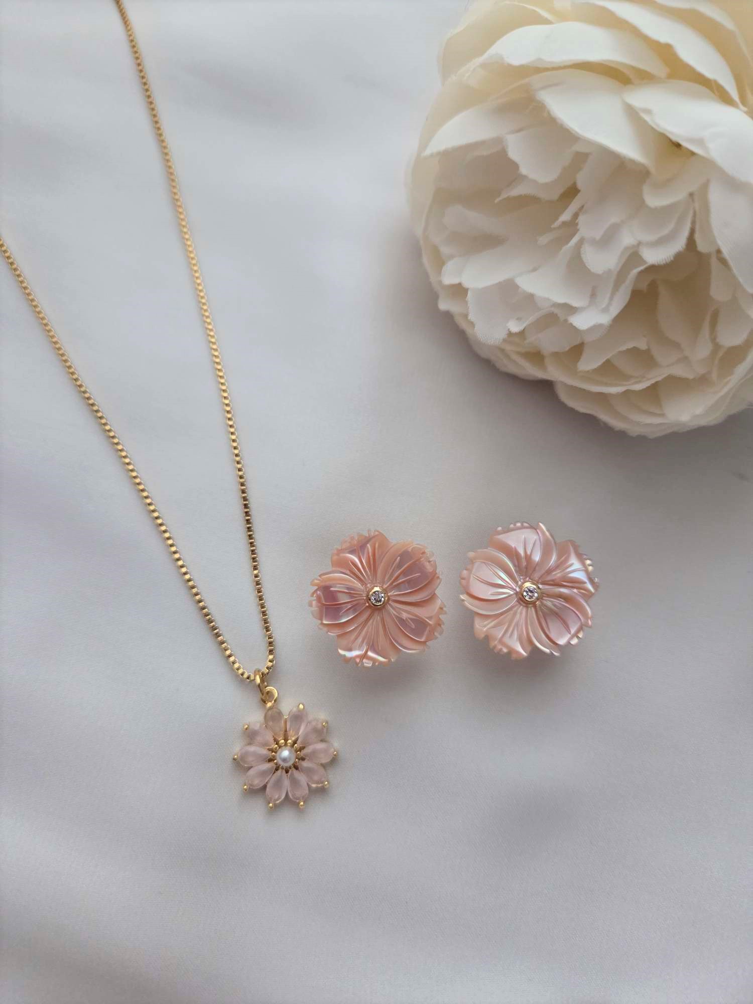 Ohrstecker Modell Blush Bloom Studs