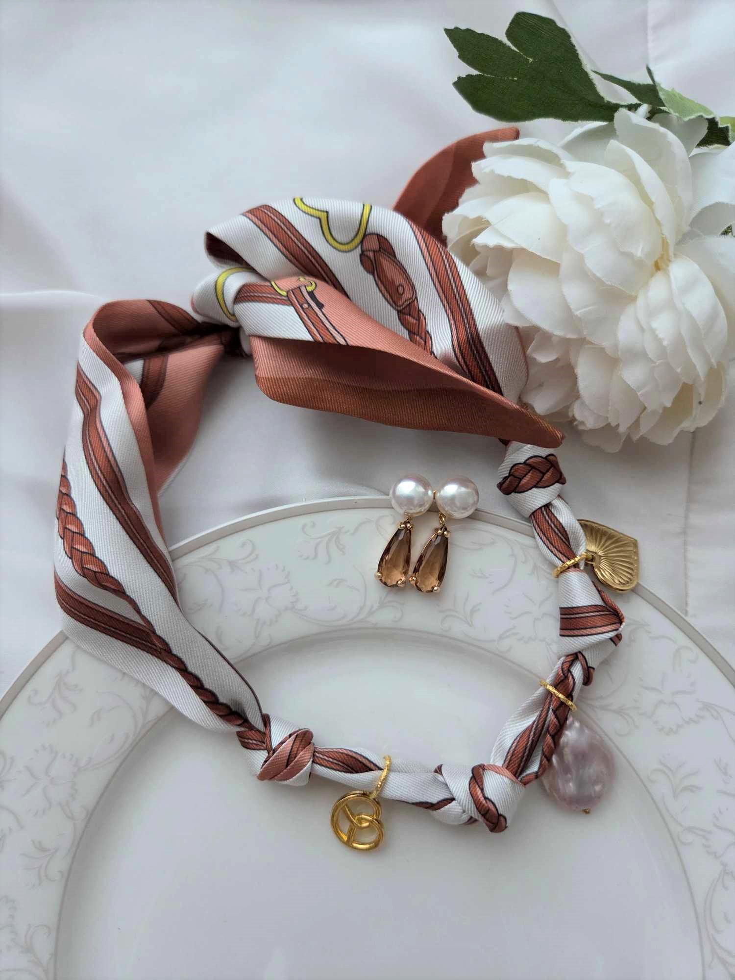 Besondere Ohrringe mit Perlenstecker 