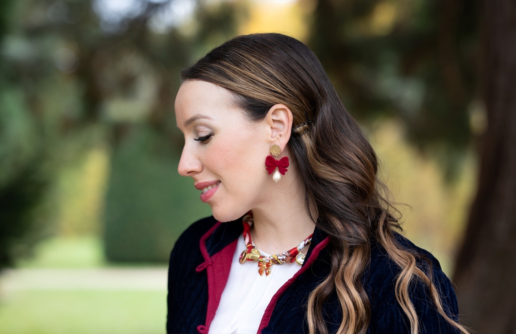 Besondere Ohrringe mit Samtschleife 