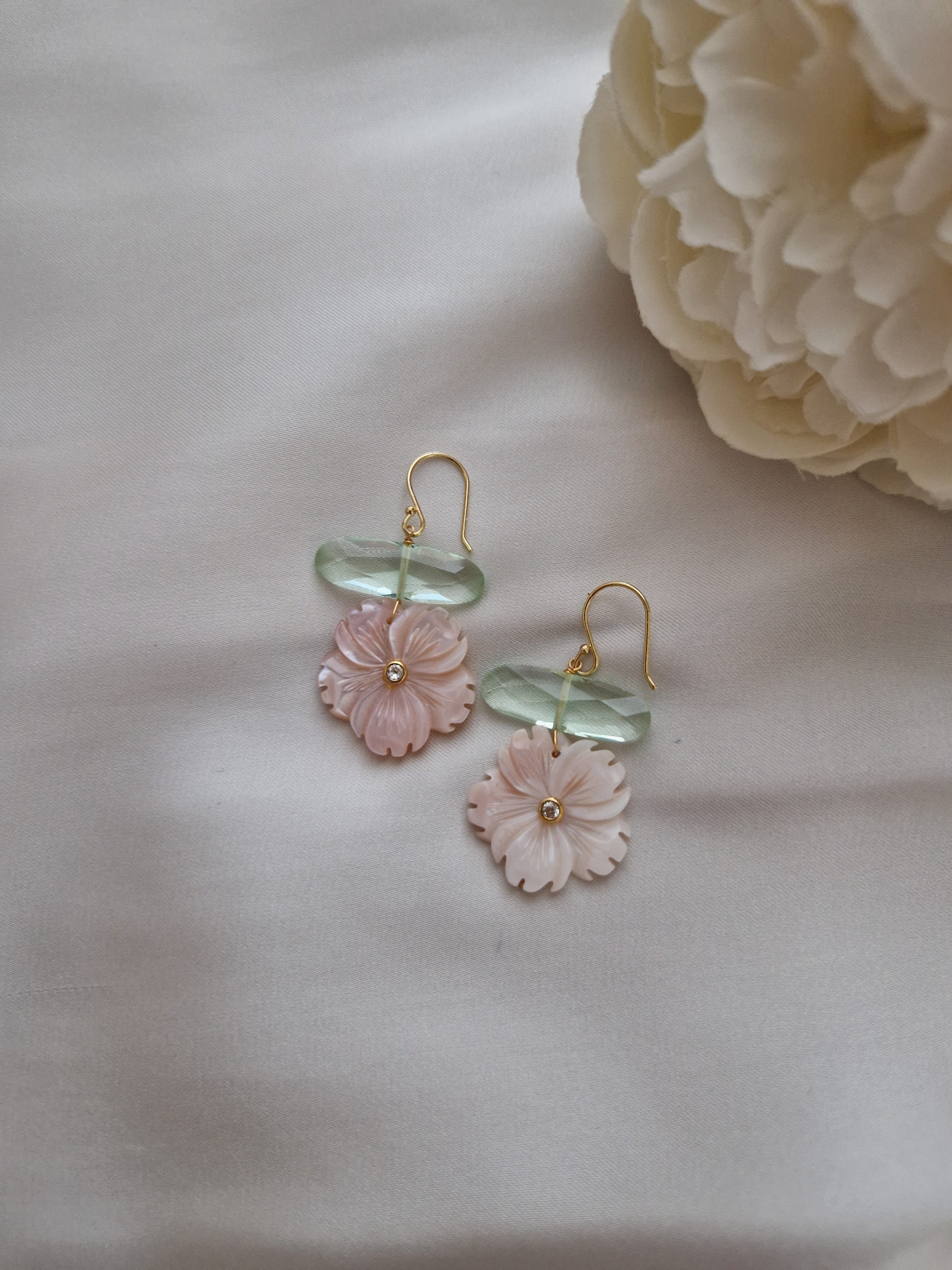 Ohrringe Modell Crystal Pearl Bloom