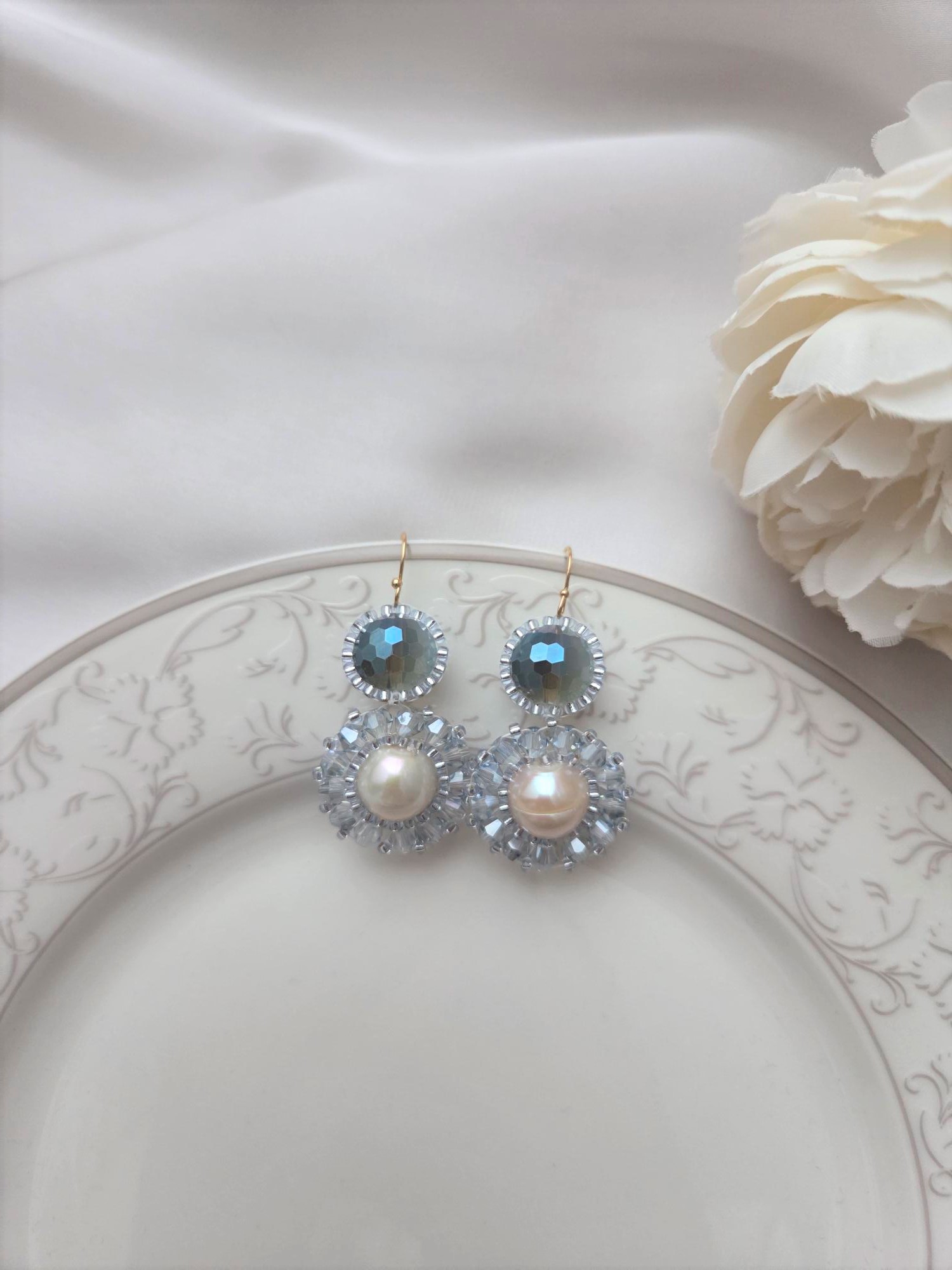 Ohrringe Modell Crystal Pearl Ring