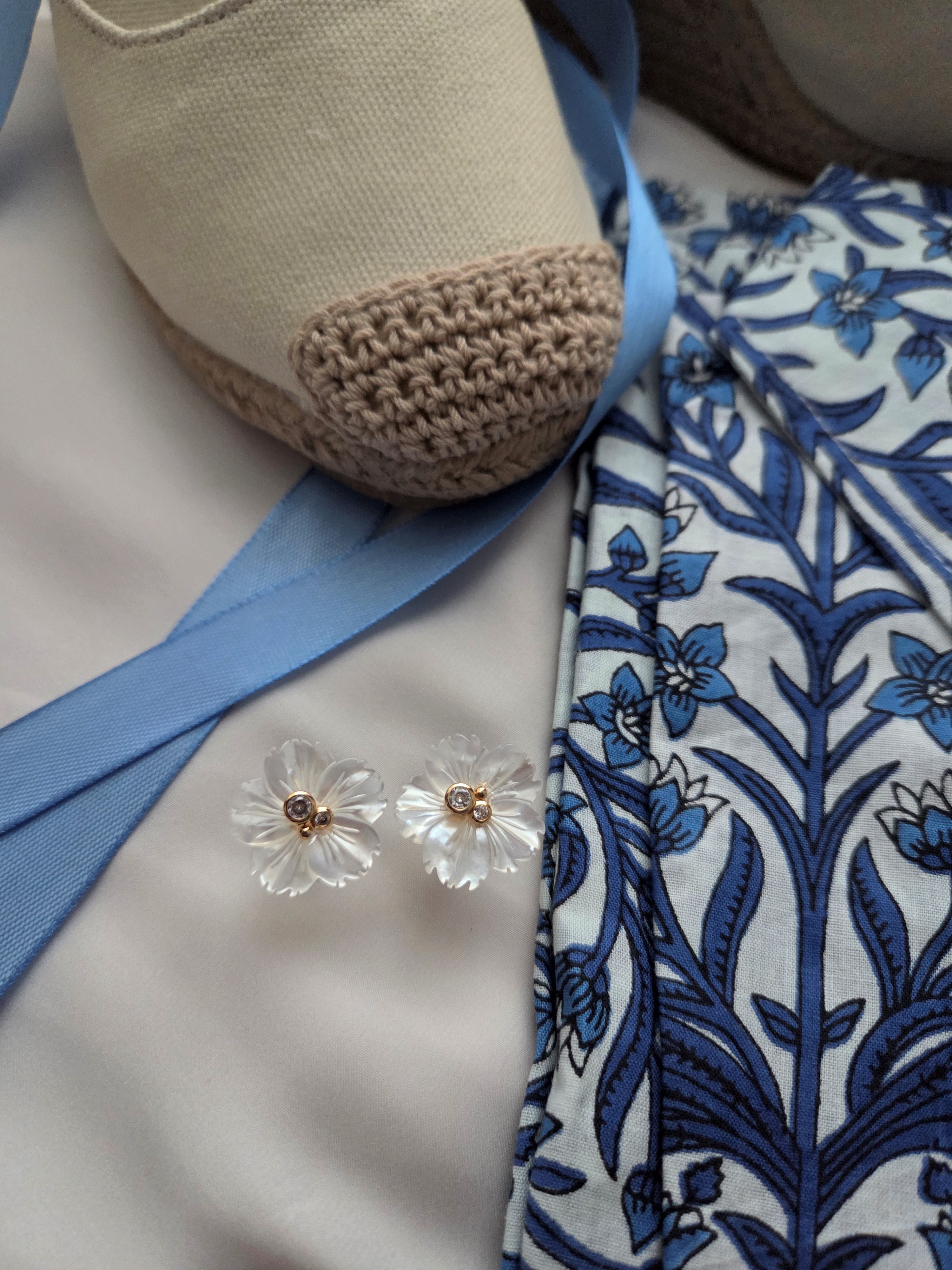 Ohrstecker Modell Pearl Flower Studs