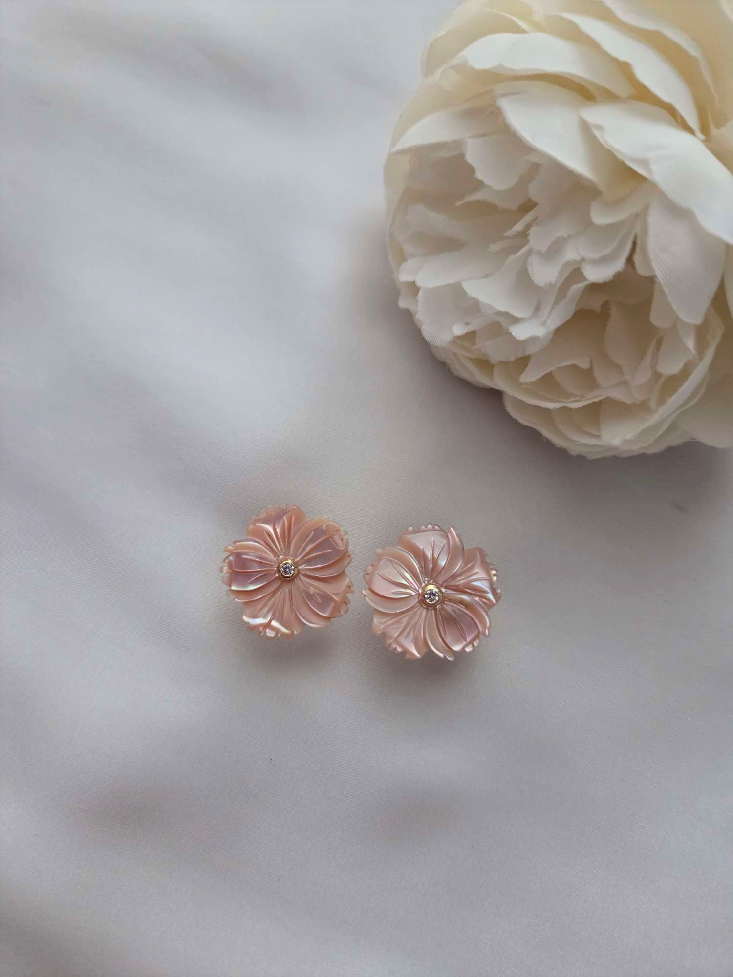 Ohrstecker Modell Blush Bloom Studs