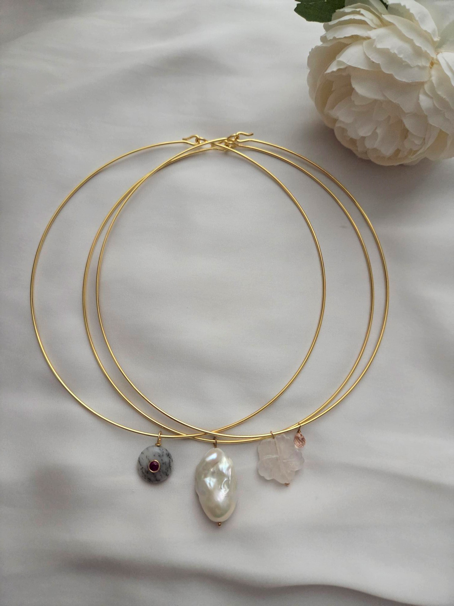 Goldene Kragenhalskette