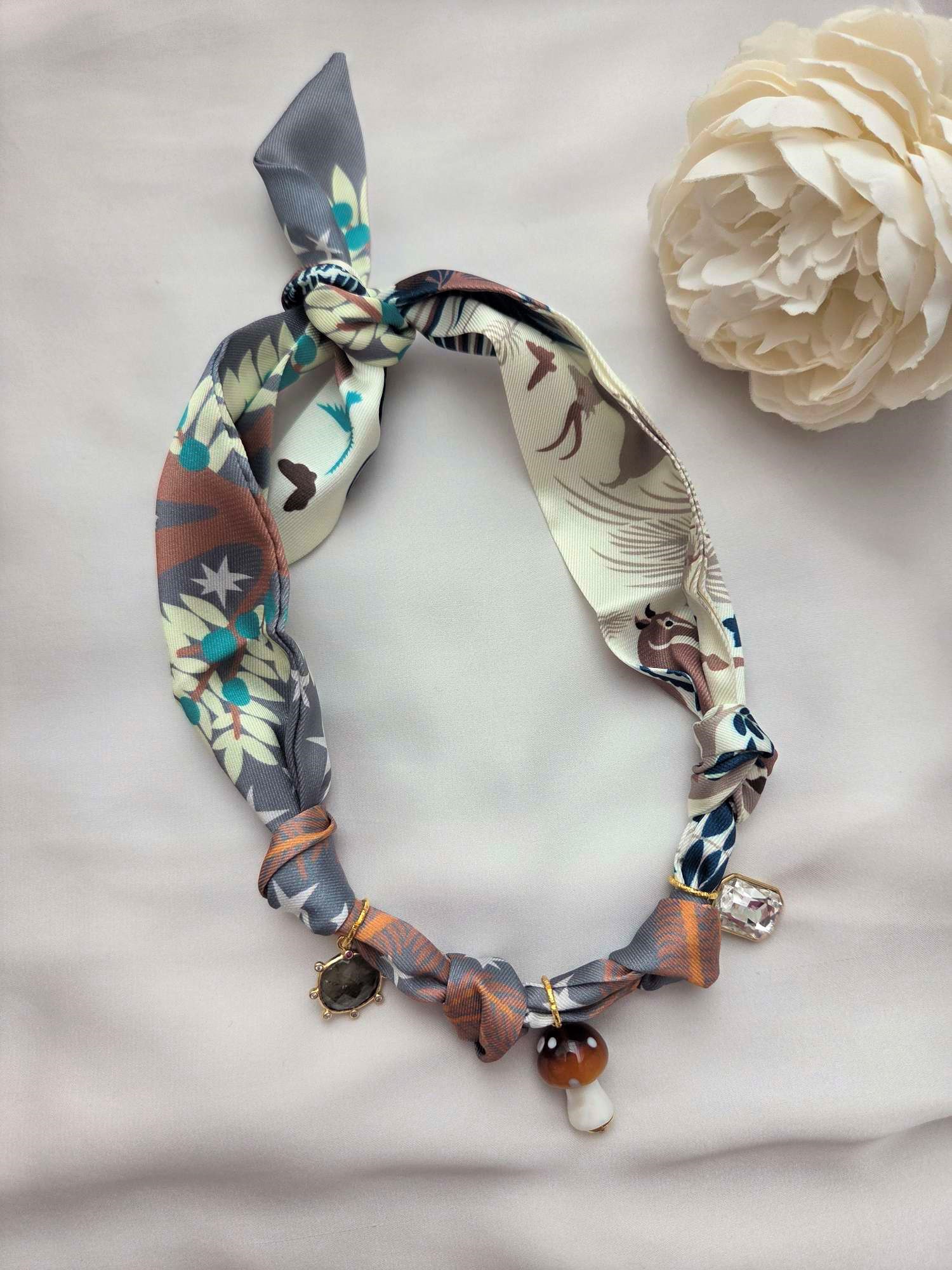 Halstuchkette Modell Iva