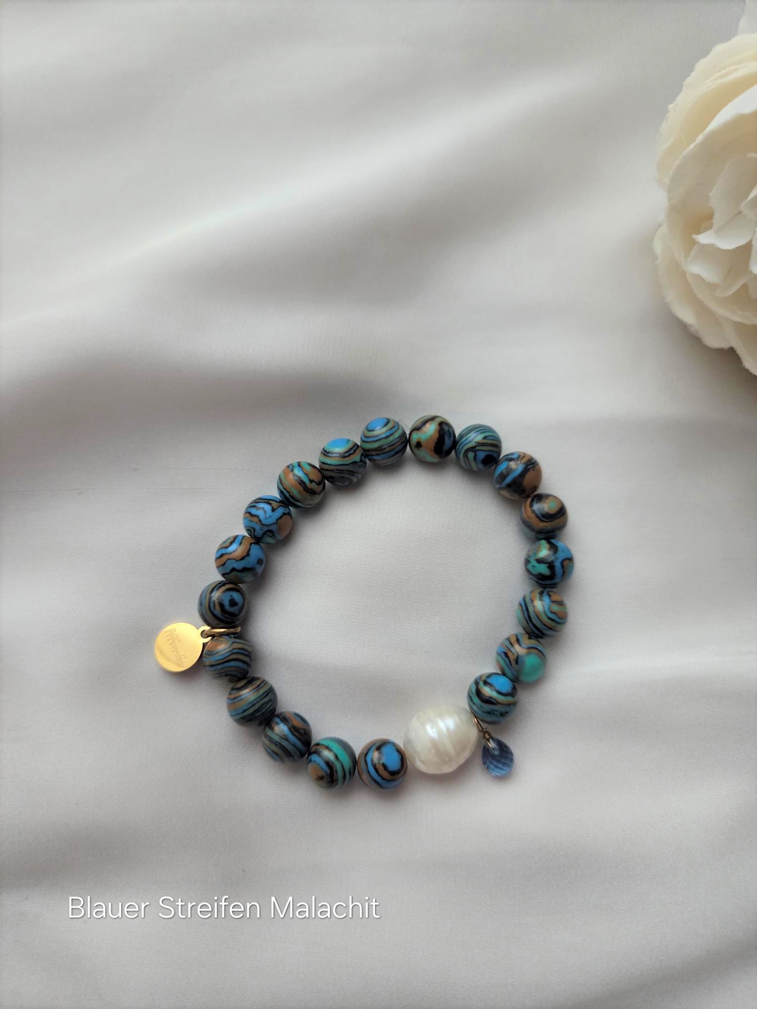 Armbänder mit Edelsteinen und Süßwasserperlen 