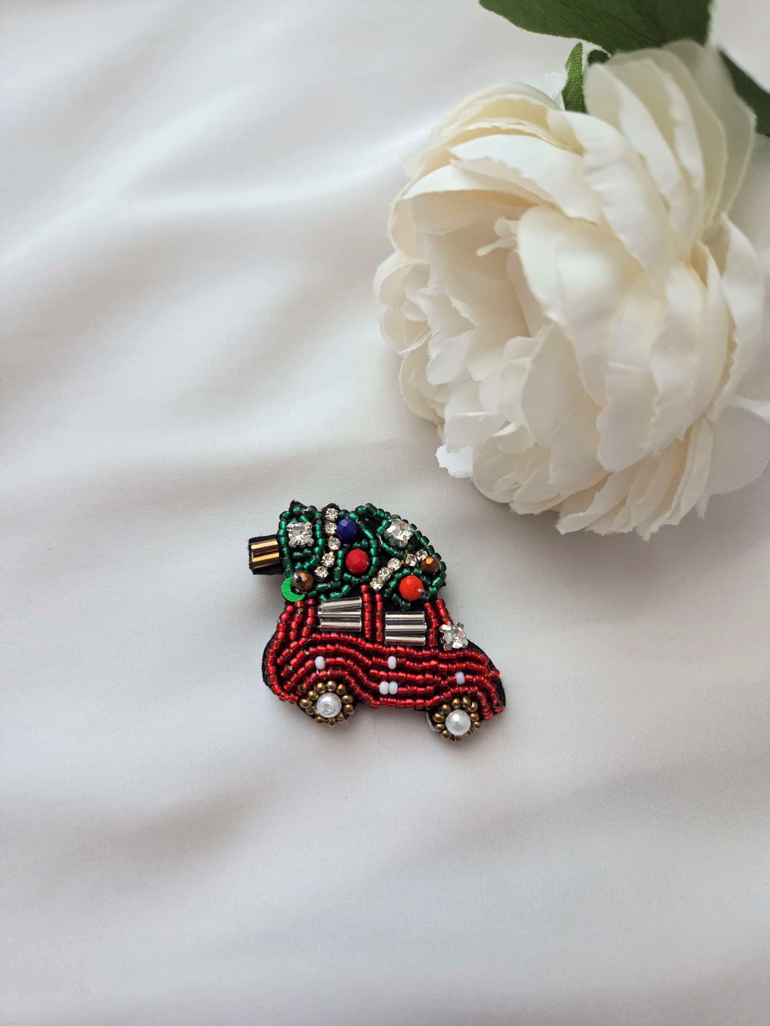 Weihnachtliche Broschen