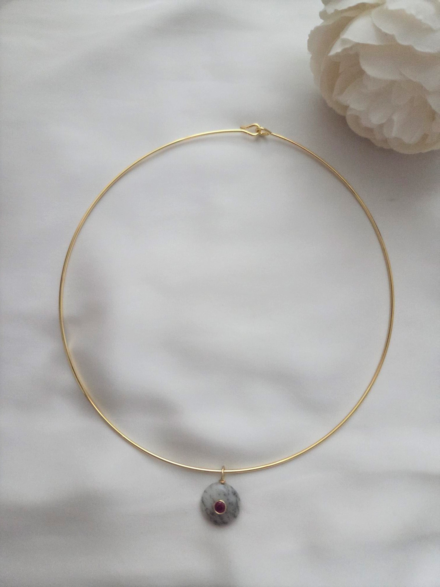 Goldene Kragenhalskette 