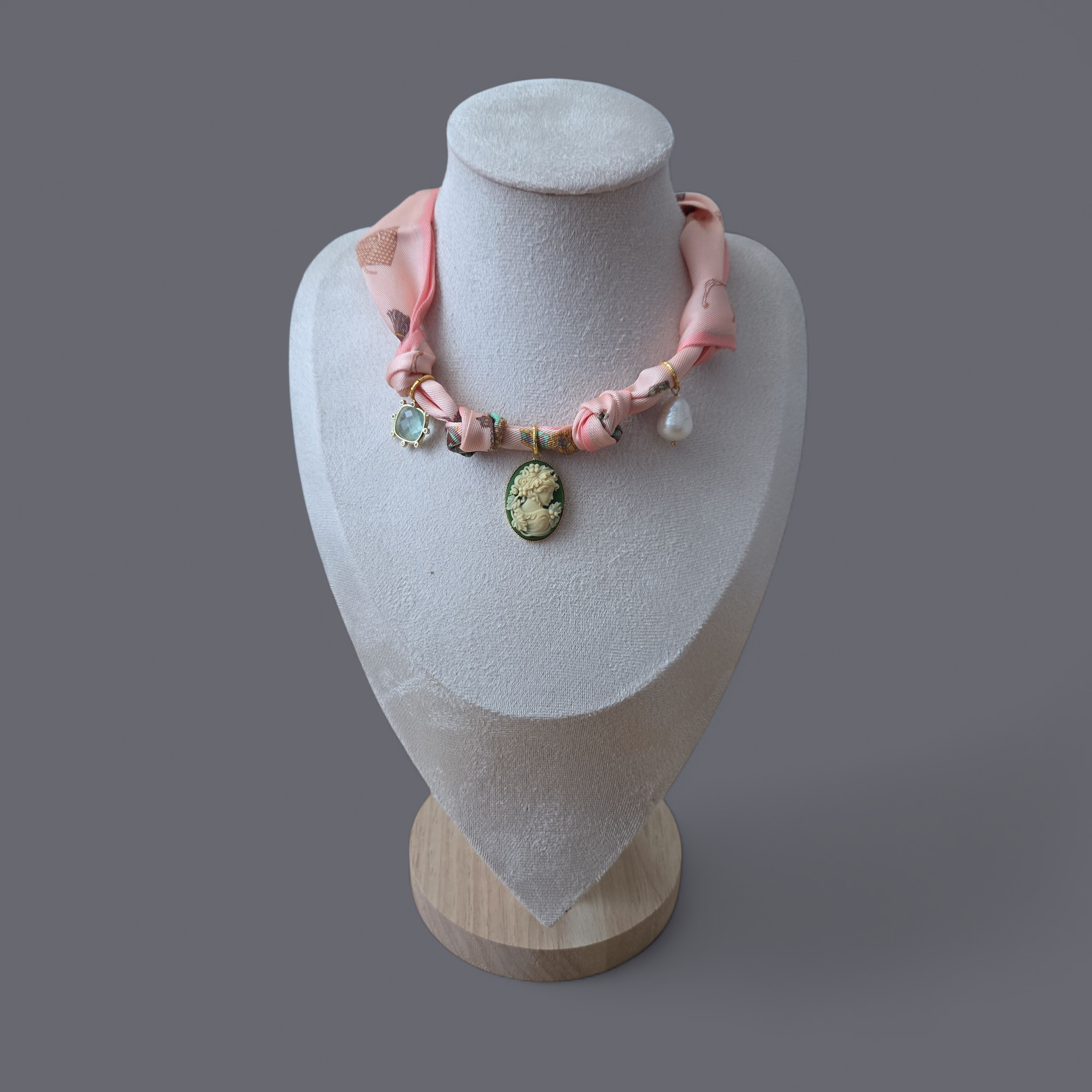 Halstuchkette Modell Iva Cameo Edition 