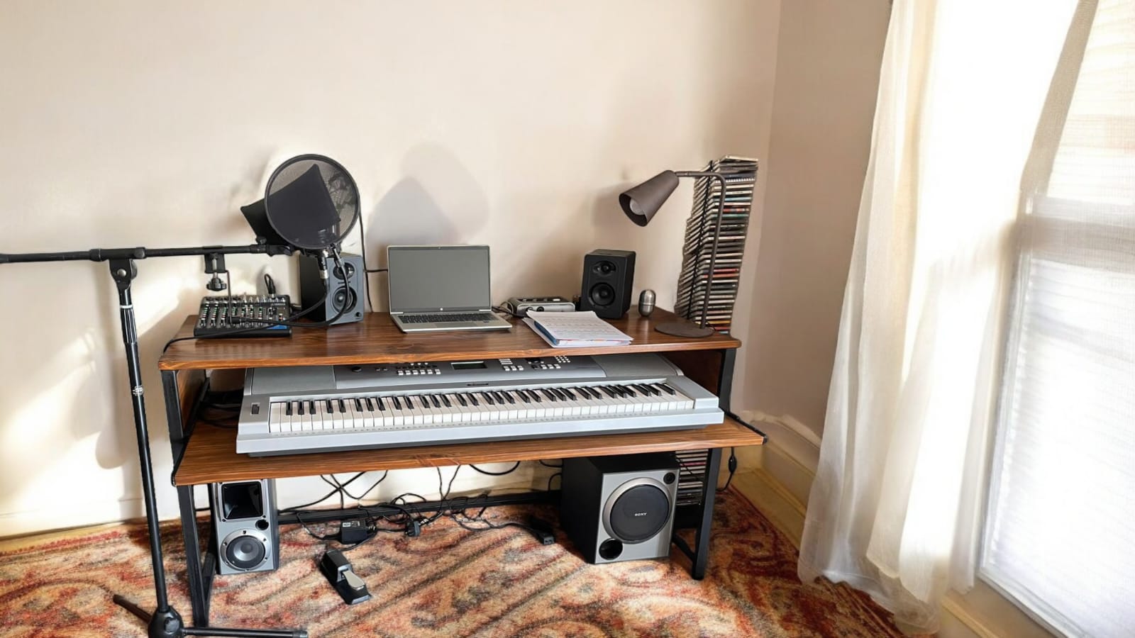 Escritorio Home Studio línea Industrial Plus. Pino.