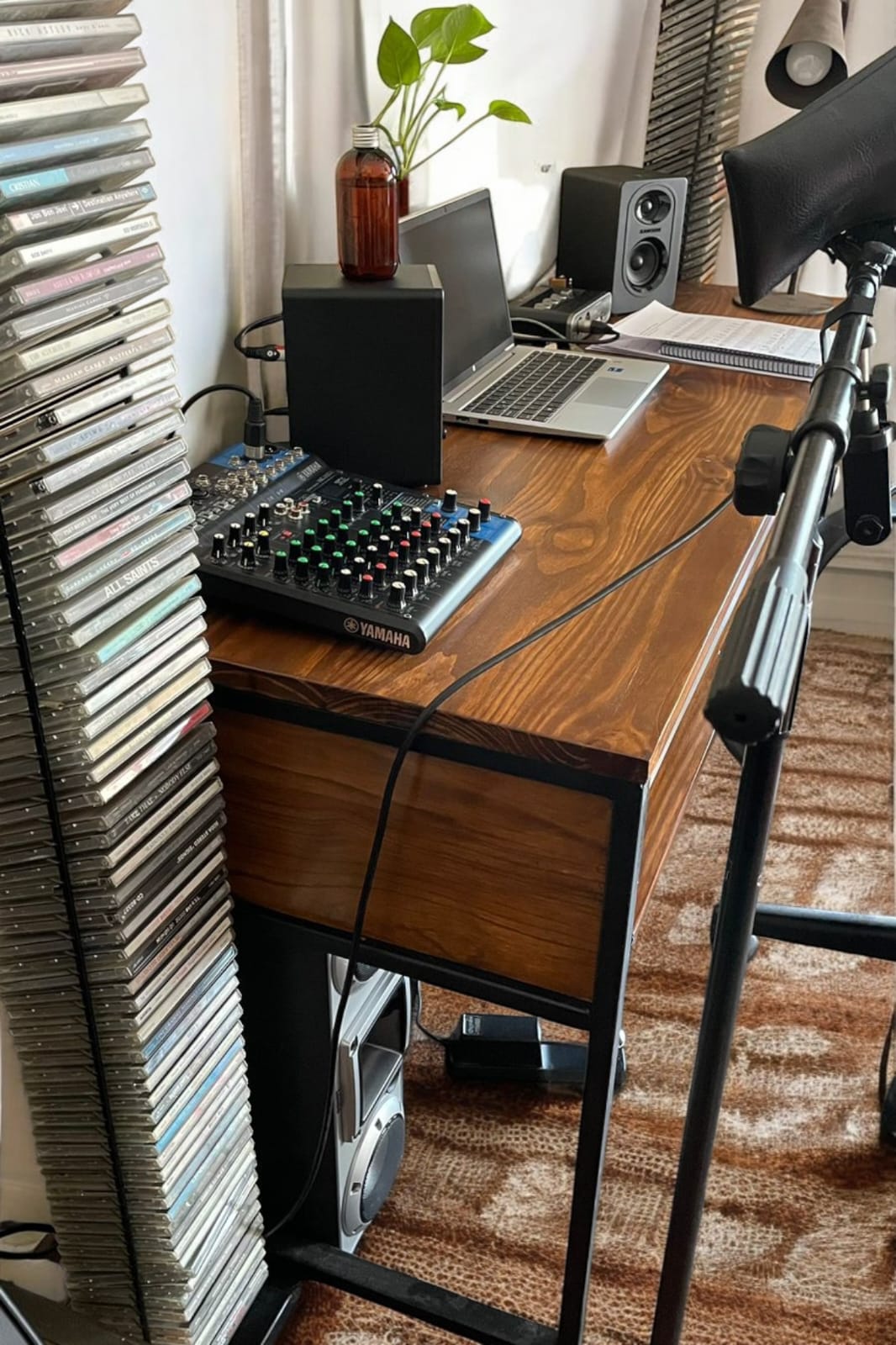 Escritorio Home Studio línea Industrial Plus. Pino.