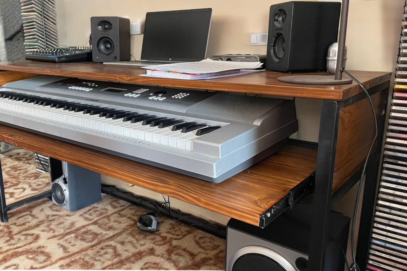 Escritorio Home Studio línea Industrial Plus. Pino.