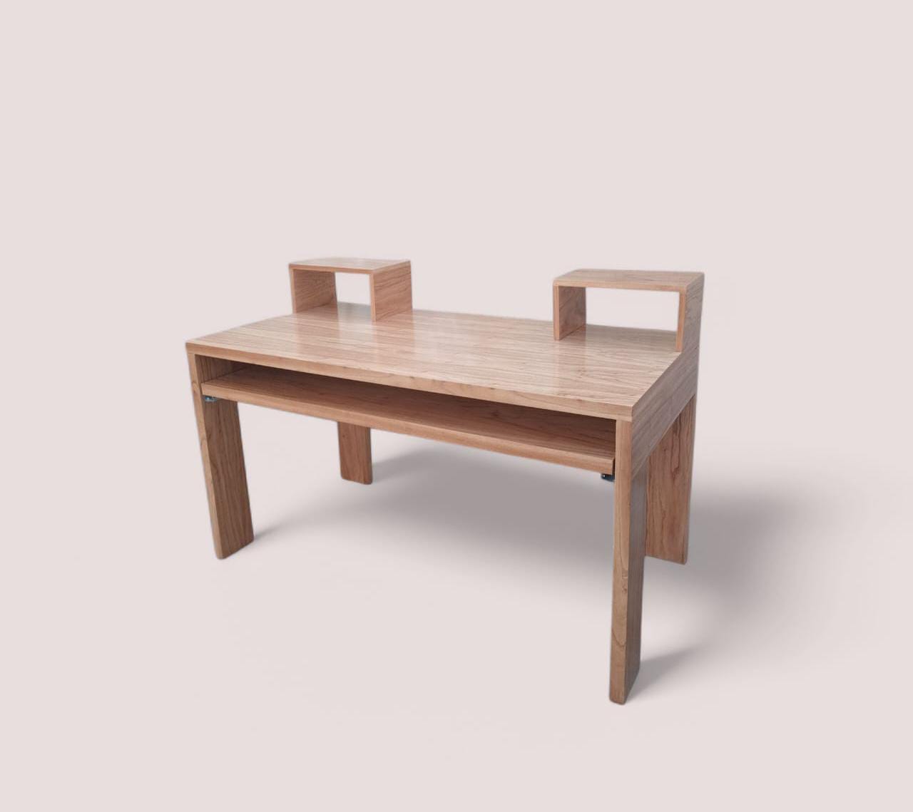 Mesa de grabación enchapada en madera paraíso.