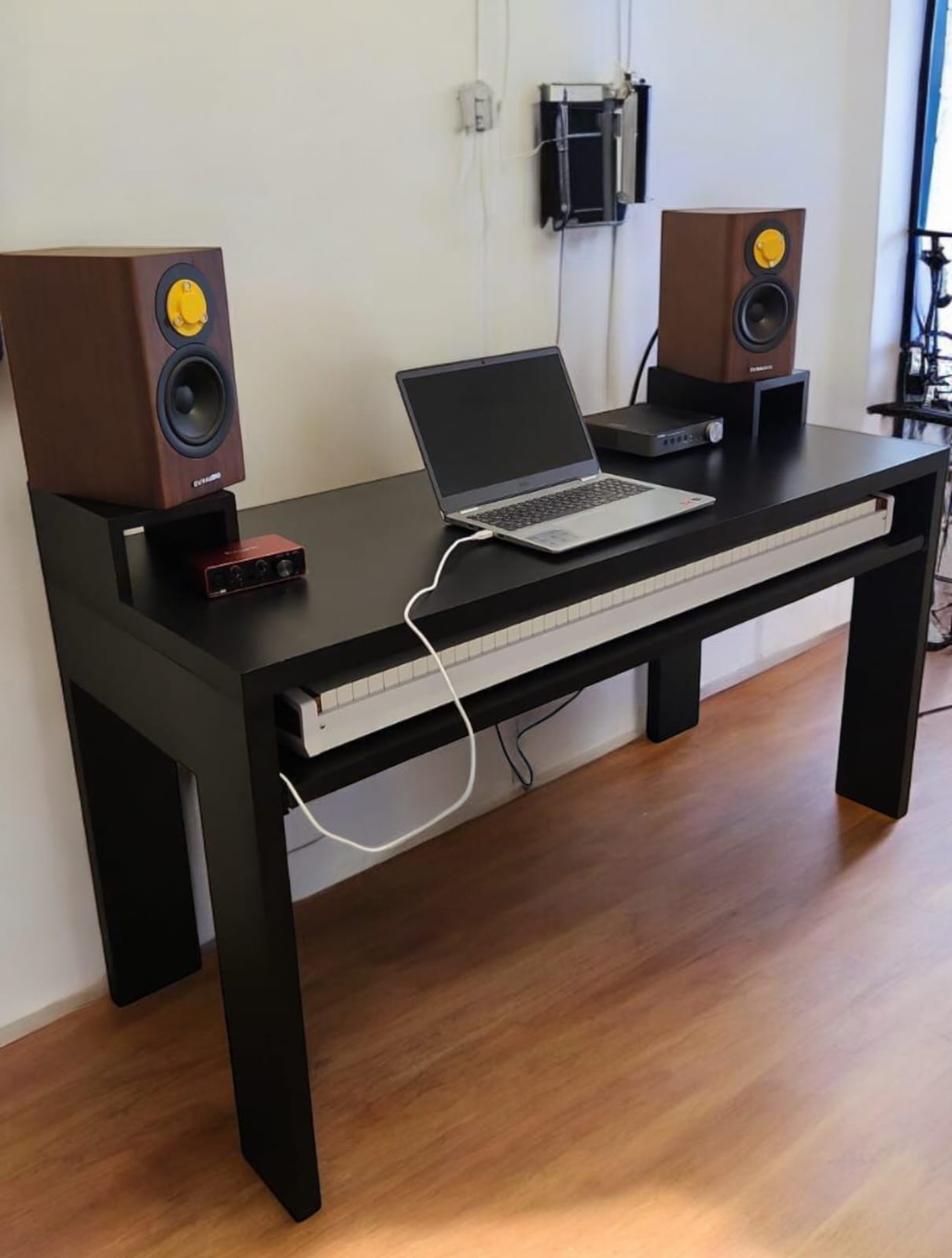 Mesa de grabación en placa de MDF 36mm c/racks.