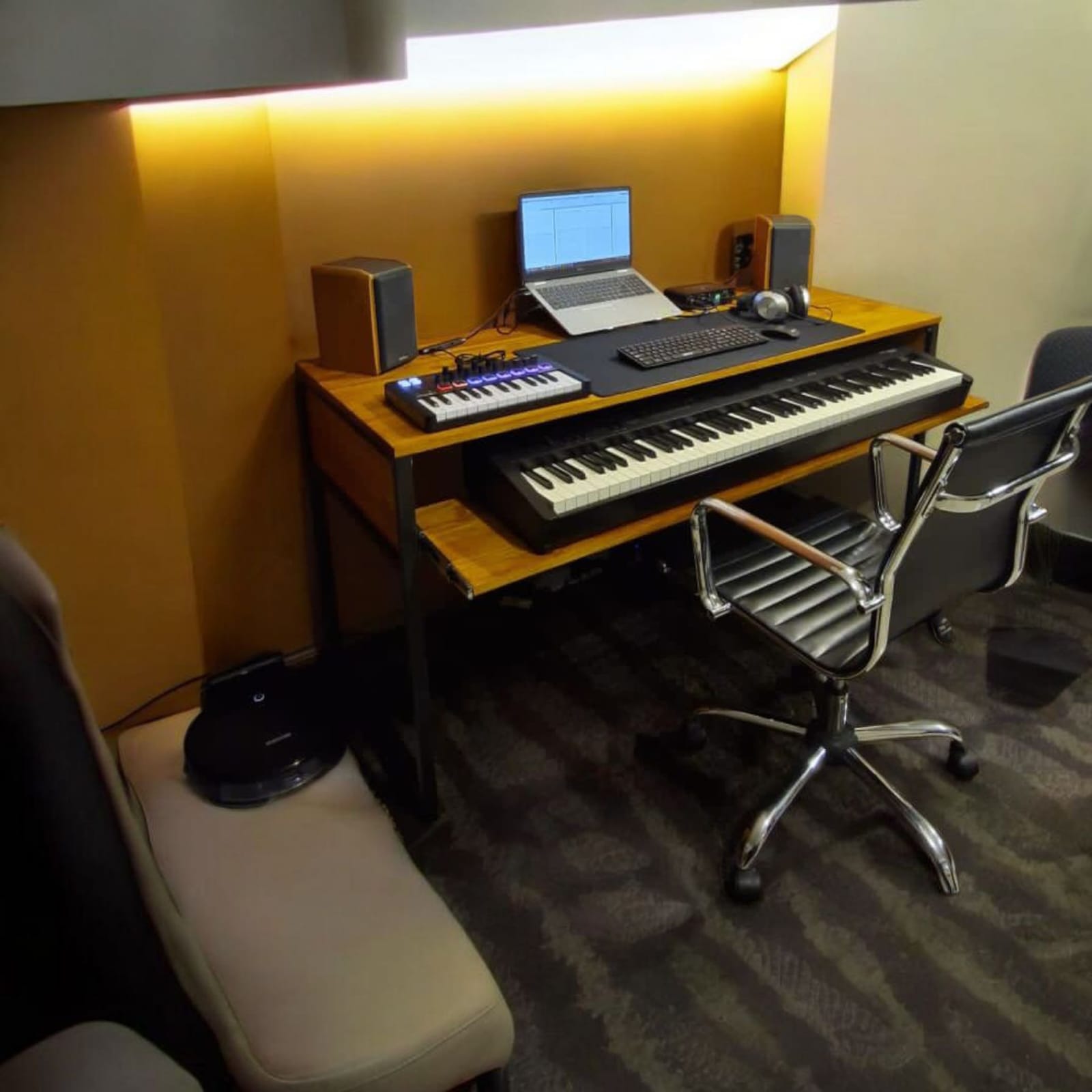 Escritorio Home Studio línea Industrial Basic. Pino.