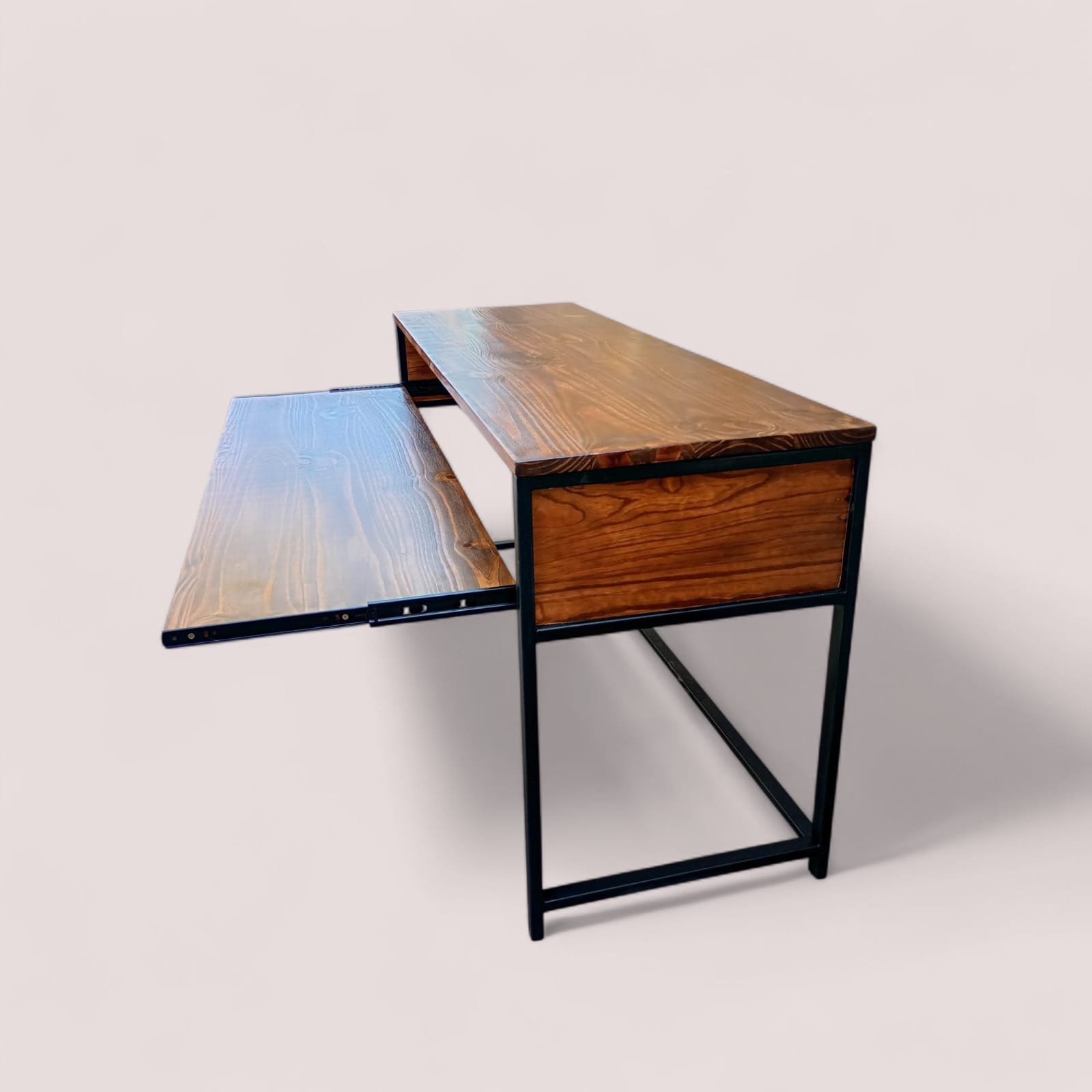 Escritorio Home Studio línea Industrial Plus. Pino.