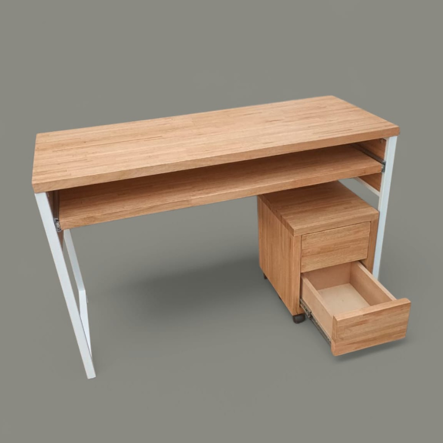 Escritorio Home Studio línea Industrial. Eucalipto alistonado de 3cm.