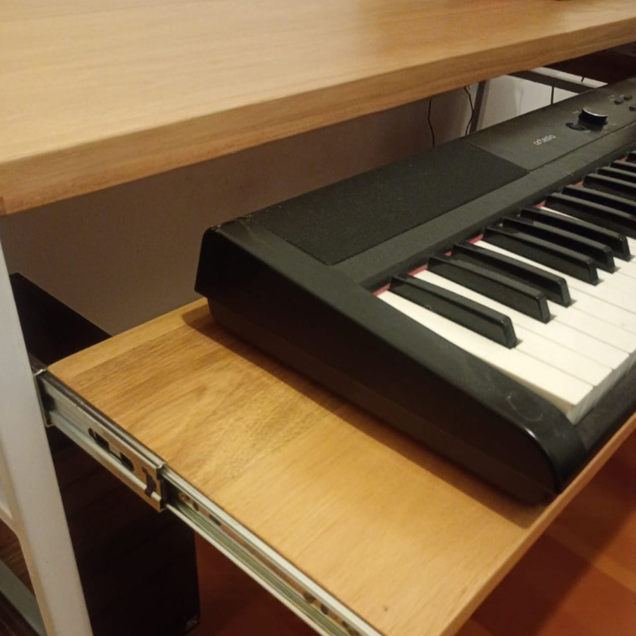 Escritorio Home Studio línea Industrial personalizado. Eucalipto.