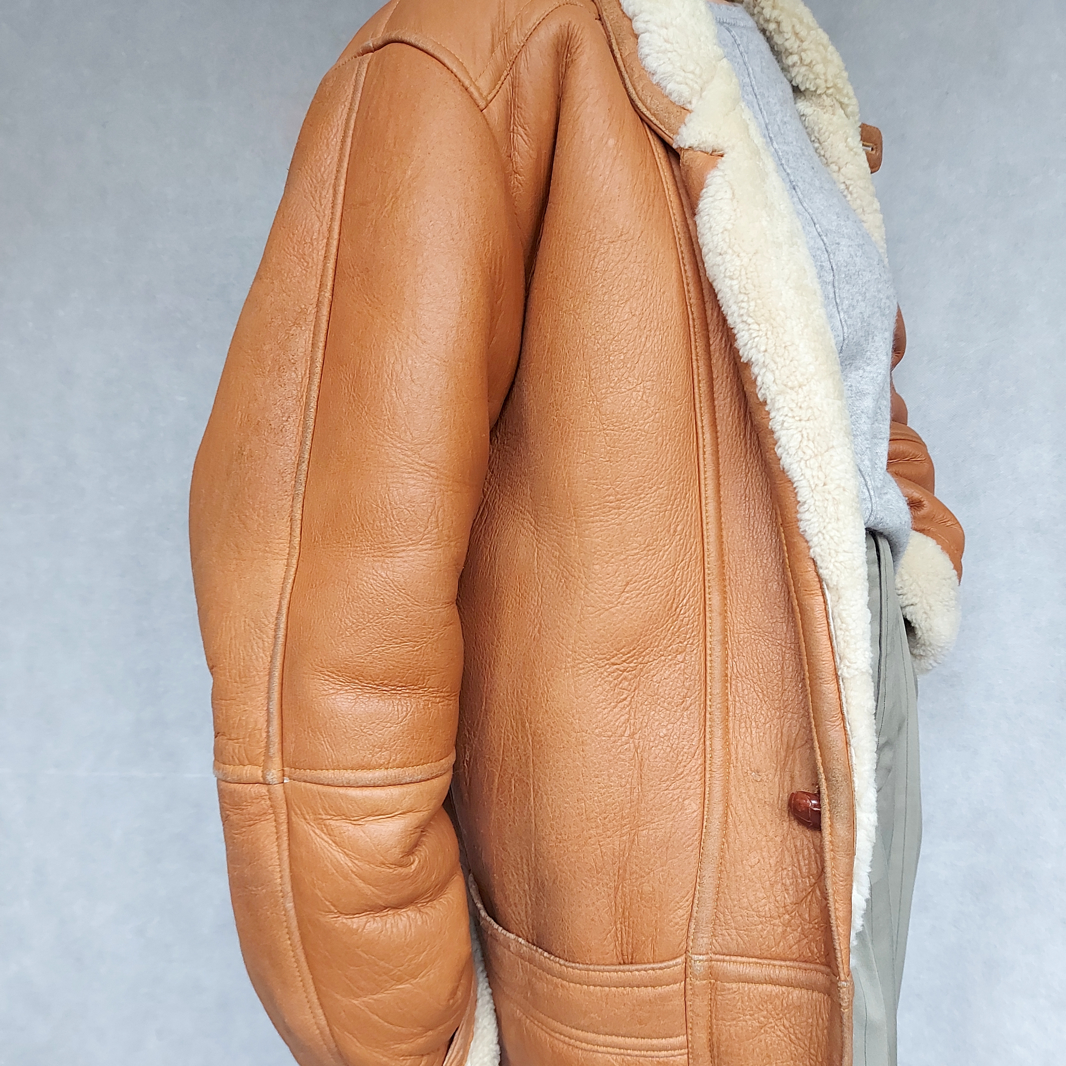 Rudas vintažinis odos ir avikailio Shearling Original paltas