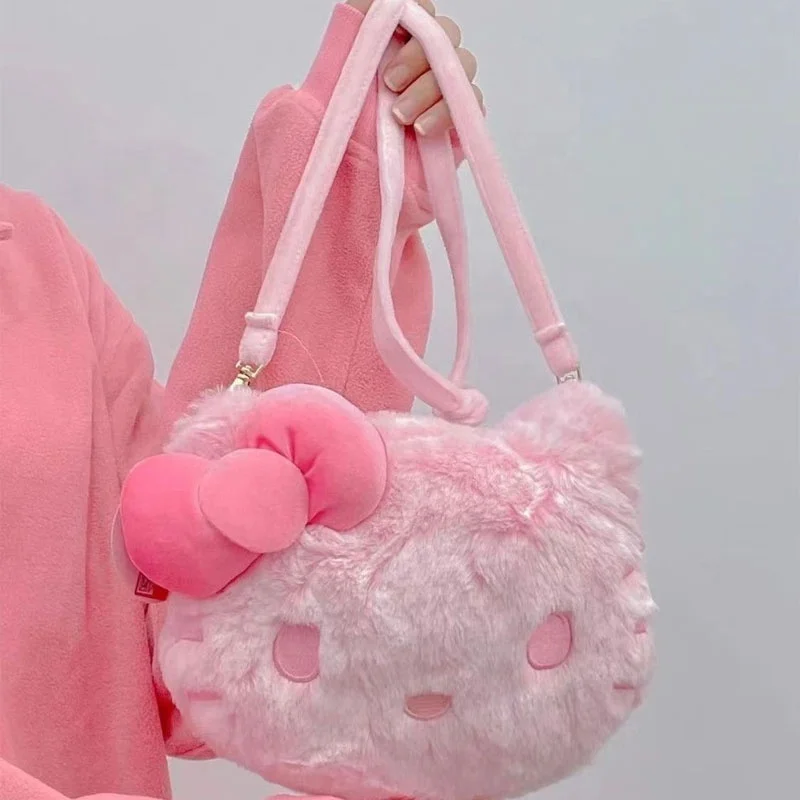 Bolso de Felpa Hello Kitty. Comodidad y Encanto
