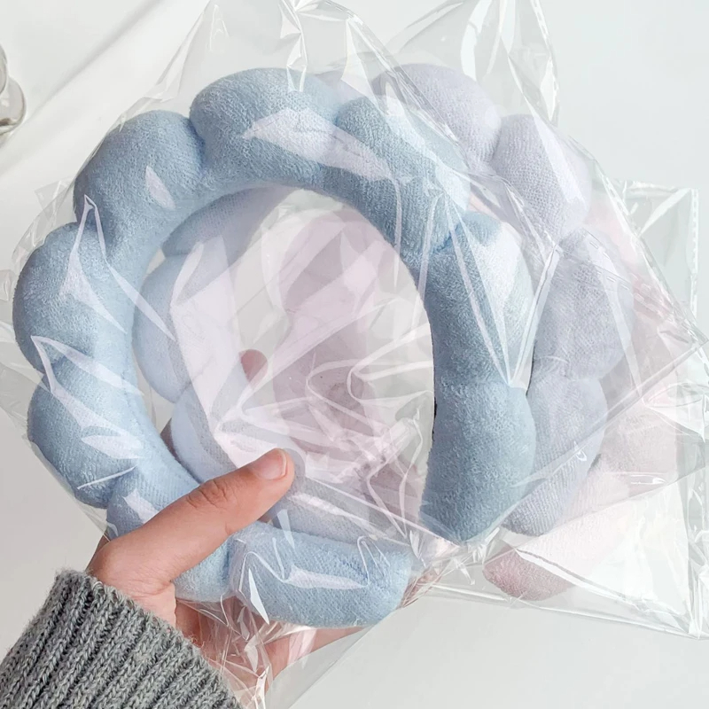 Diadema y muñequeras de skincare